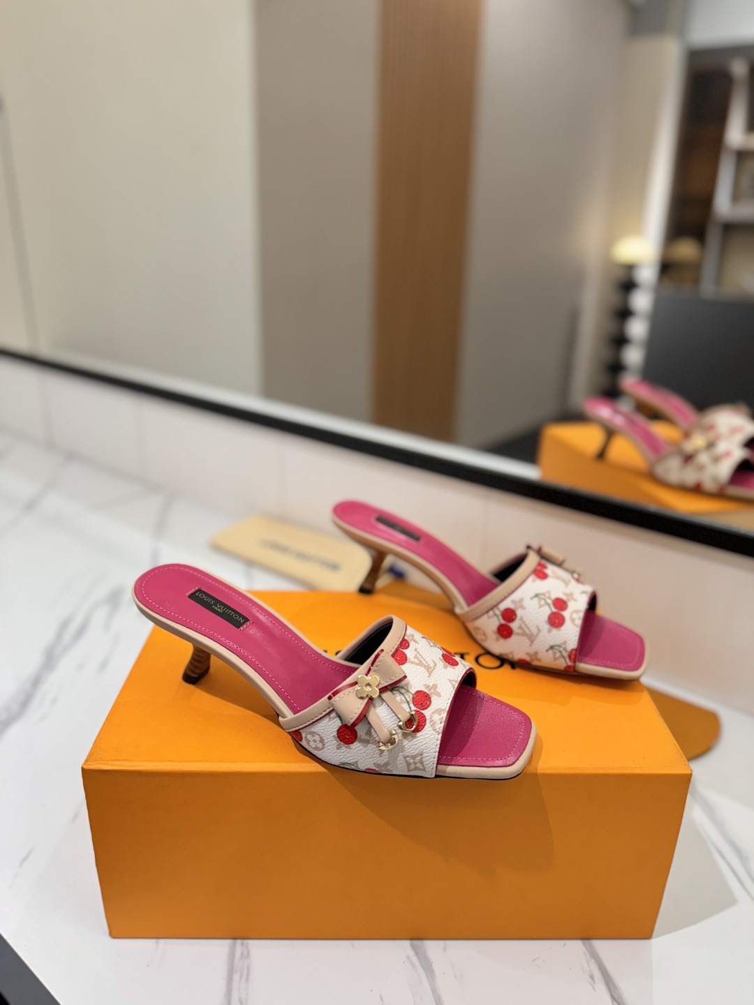 [TOP] Louis Vuitton LV  Slippers - Pink - 711 Luxury