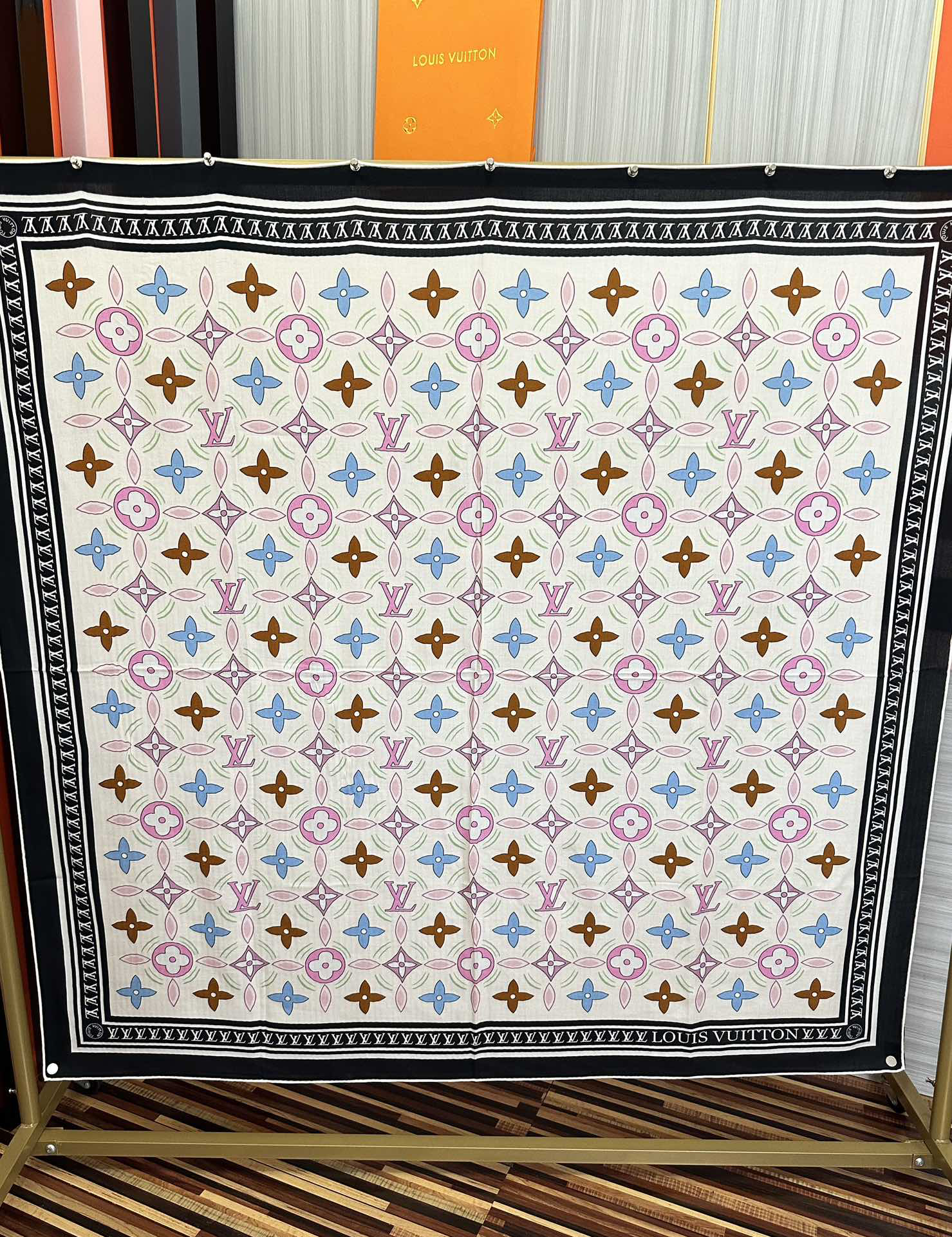 [TOP] Louis Vuitton LV  Scarf 30% Silk + 70% Cashmere 140x140 CM - Black