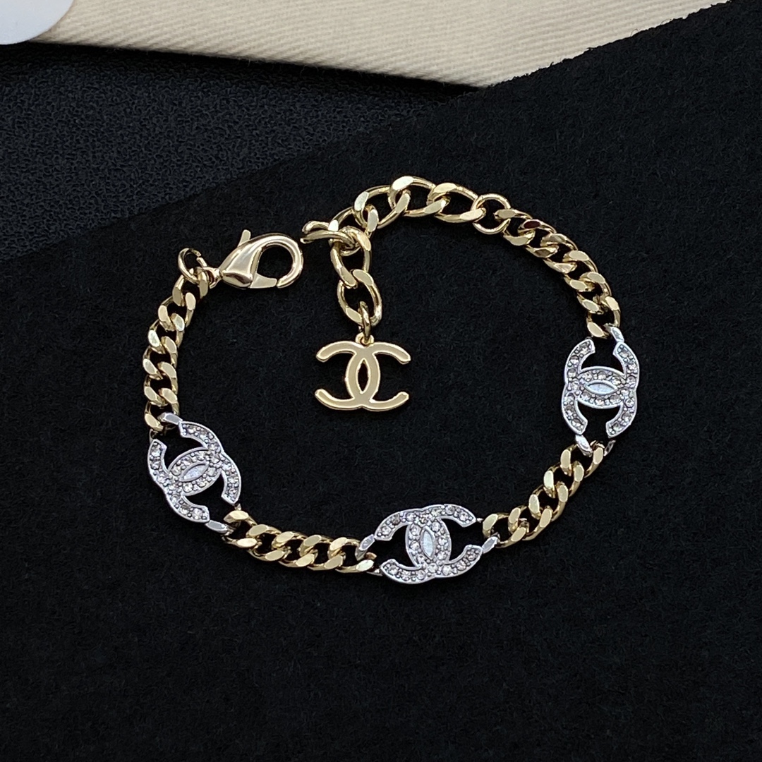 [TOP] CHANEL Bracelet -  Gold