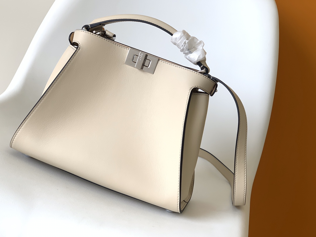 [TOP] FENDI Peekaboo Essential Bag Cowhide 27x8x19cm - Beige - 711 Luxury