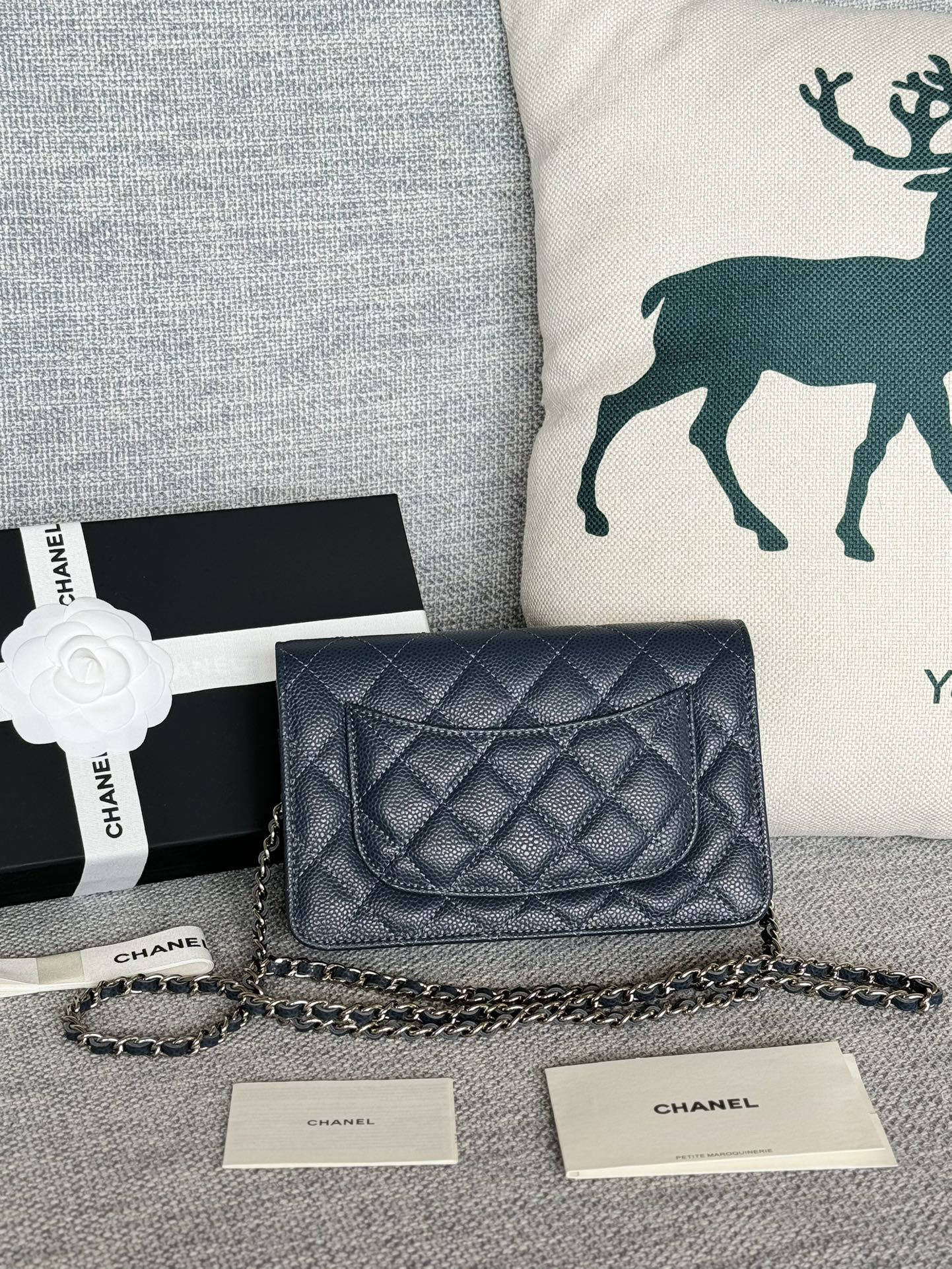 [TOP] CHANEL Woc Bag Cowhide 19x12x3cm - Dark Blue & SHW - 711 Luxury
