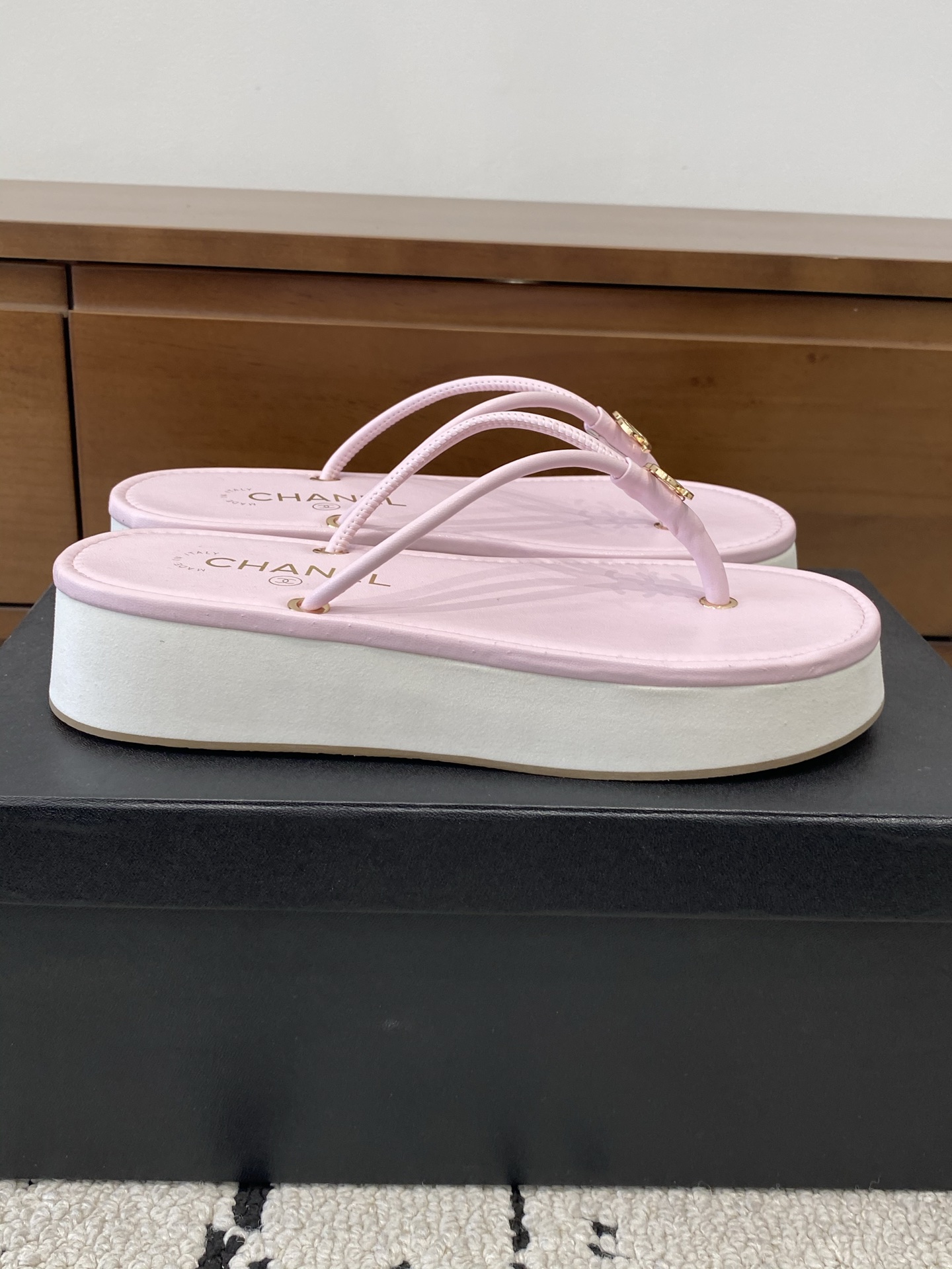 [TOP] CHANEL Slippers - Pink - 711 Luxury