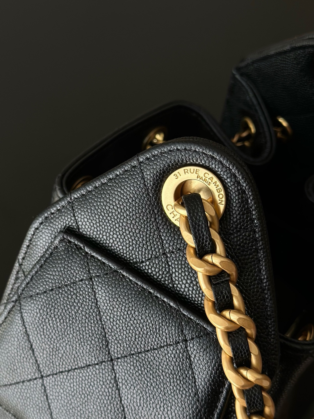 [TOP] CHANEL Hobo 25 Bag 20x22x12.5cm - Black & GHW - 711 Luxury