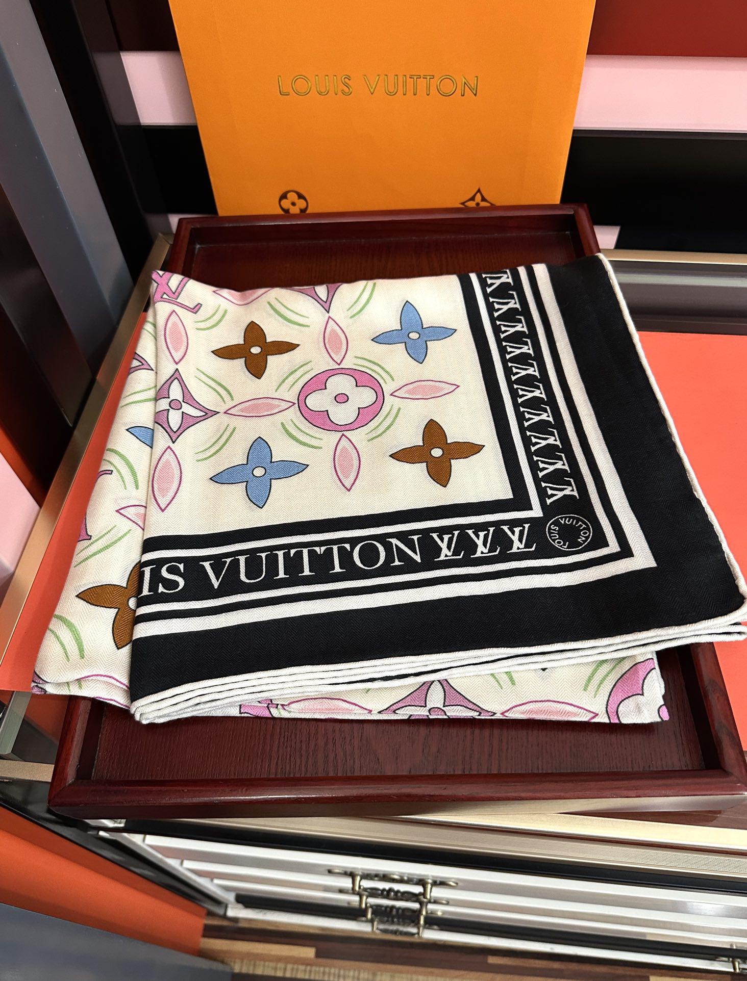 [TOP] Louis Vuitton LV  Scarf - Black