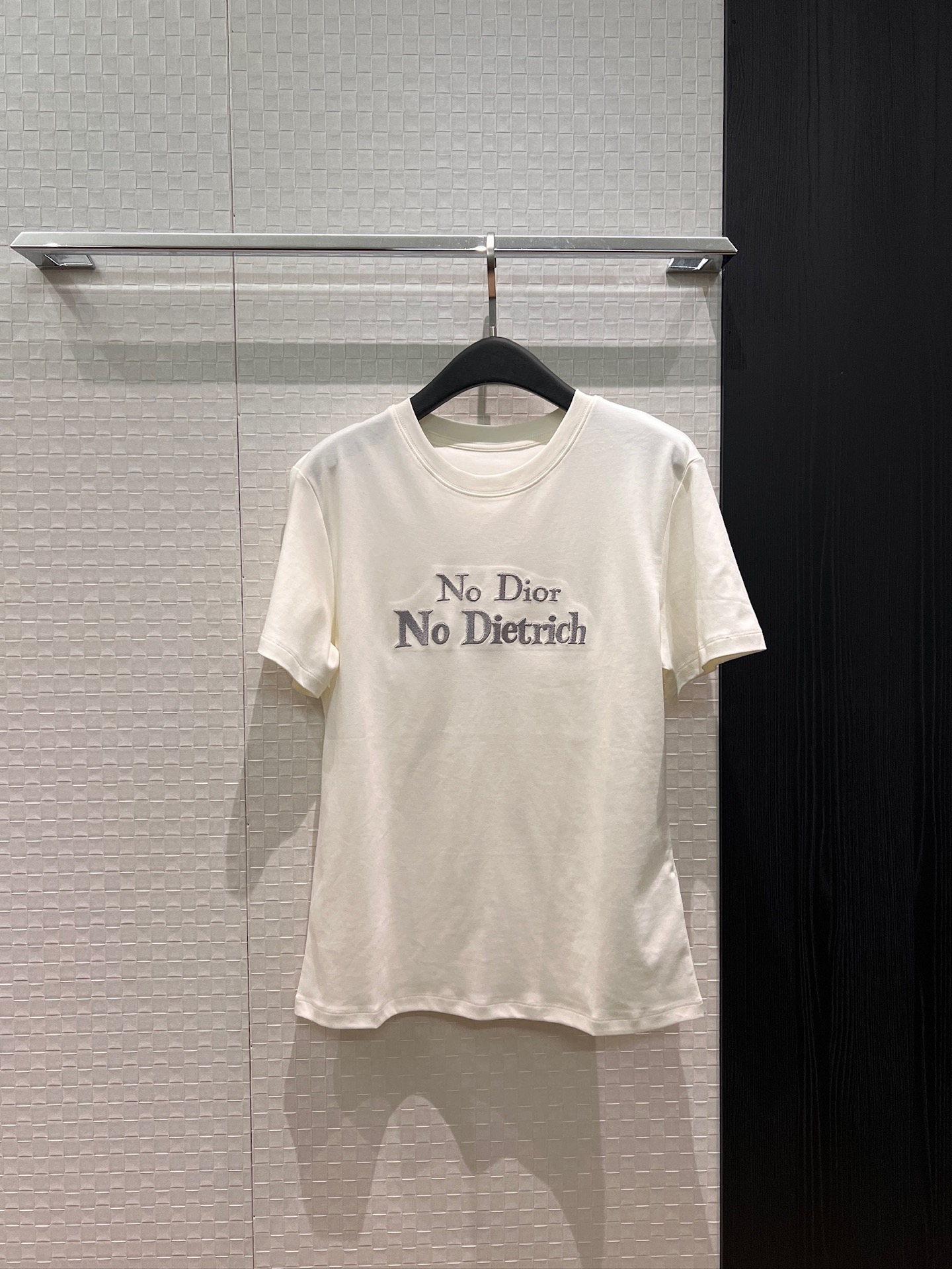 [TOP] Christian Dior  Embroidered Logo Letter T-shirt - White
