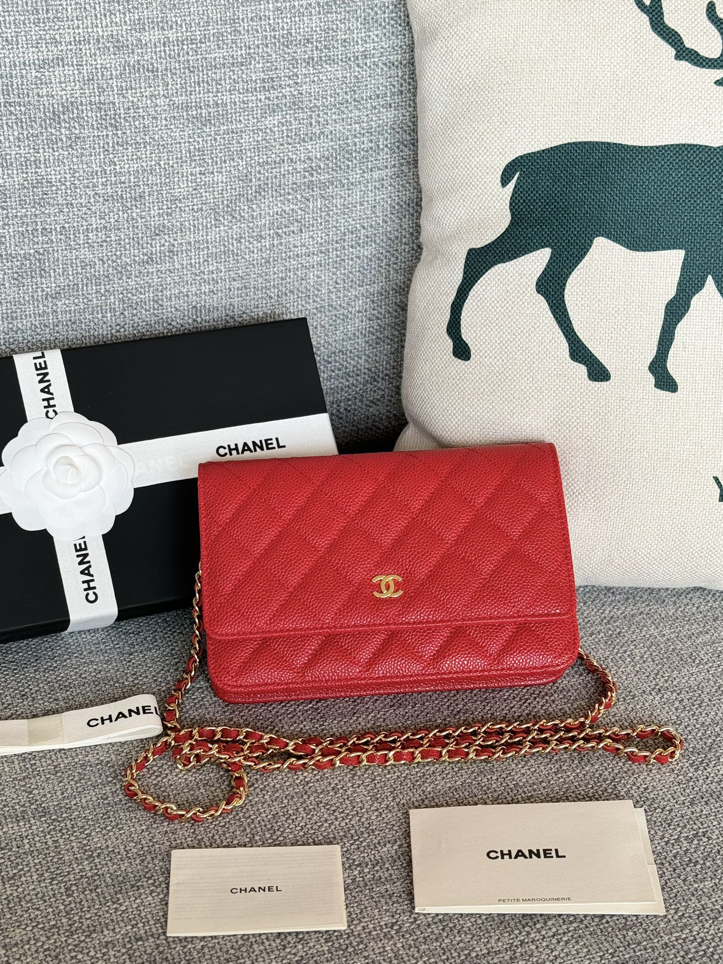 [TOP] CHANEL Woc Bag Cowhide 19x12x3cm - Red & GHW - 711 Luxury