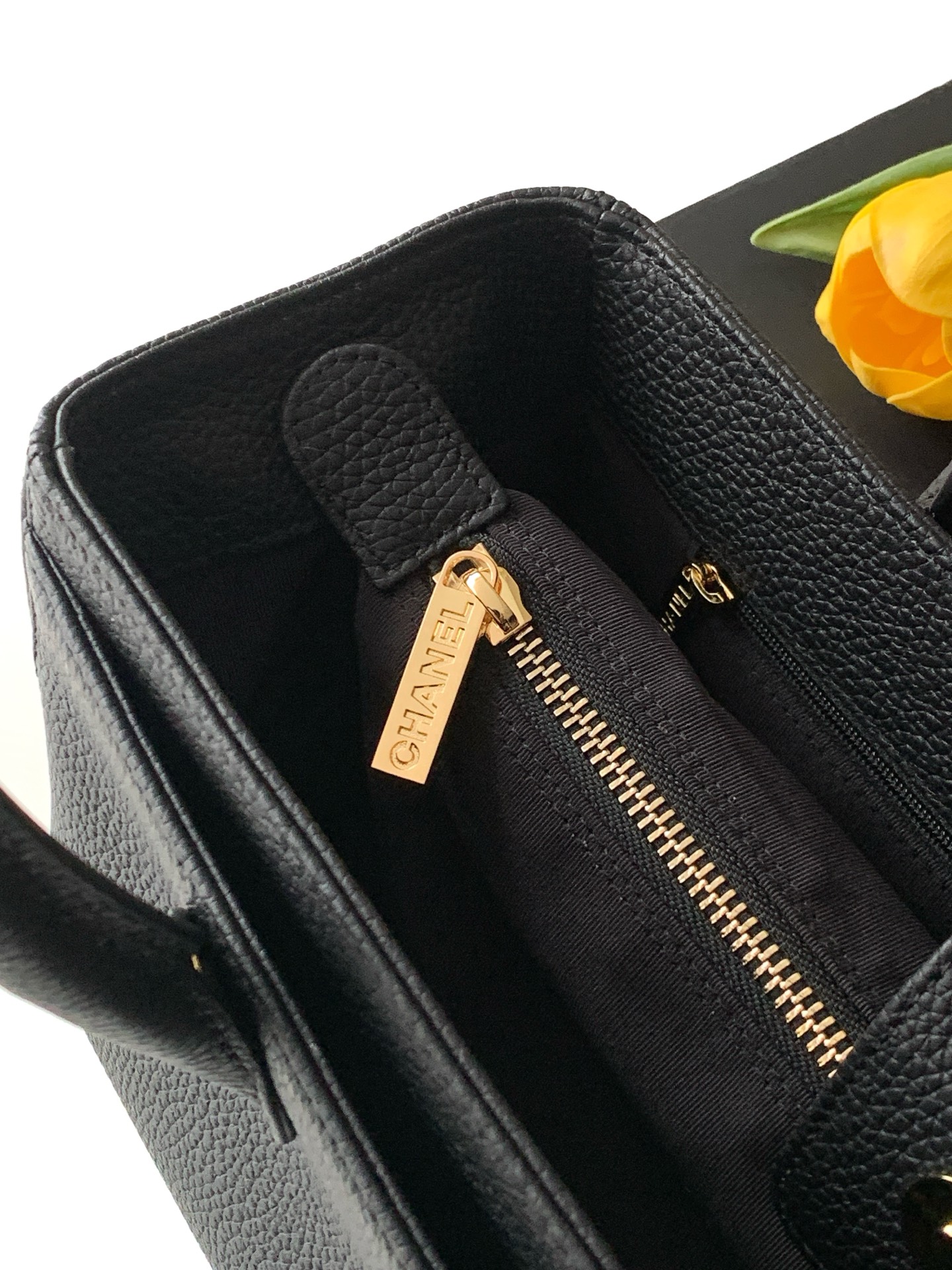 [TOP] CHANEL Cerf Tote Bag 24-36-14CM / 17.5-32-13CM - Black