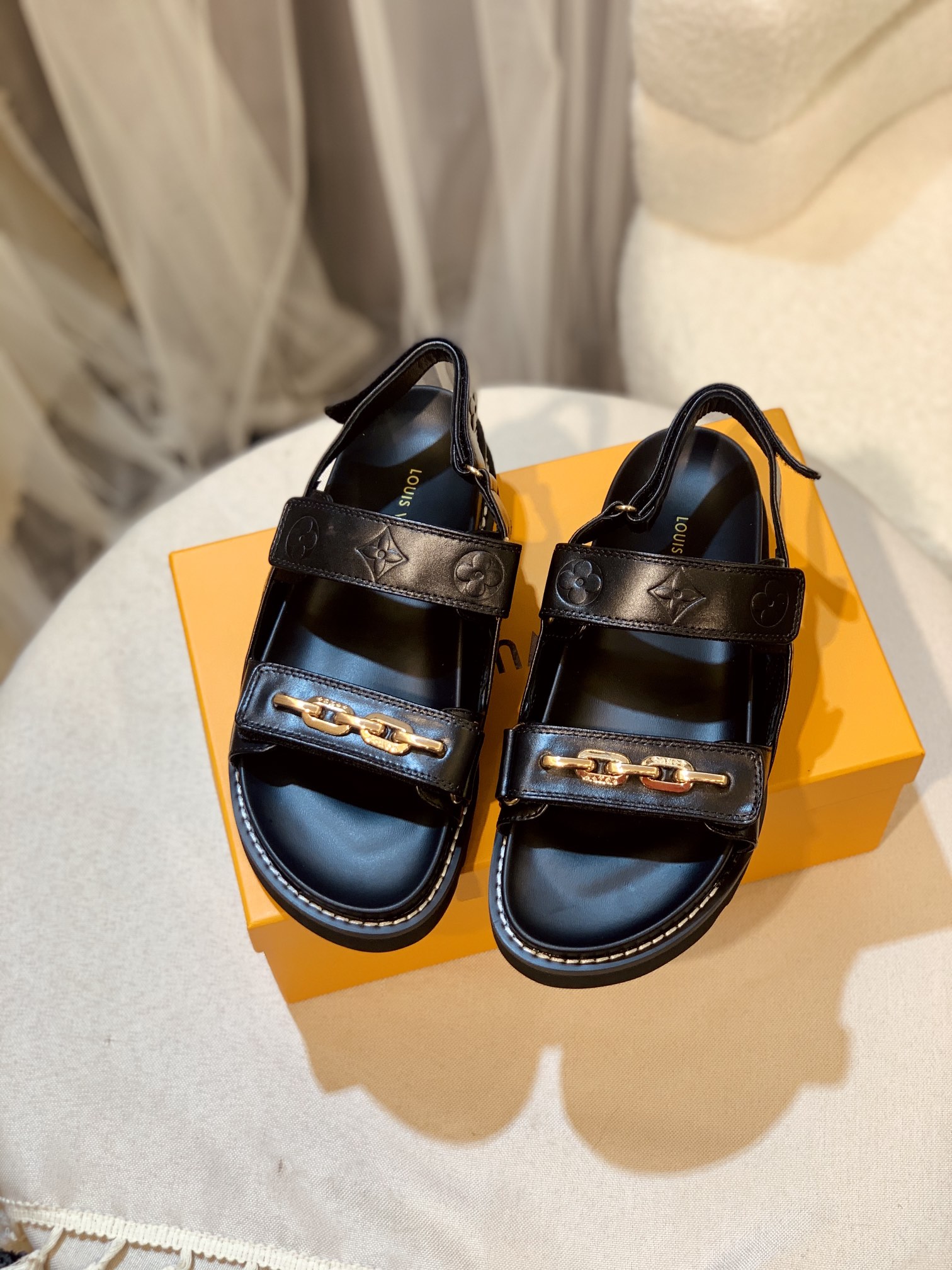 [TOP] Louis Vuitton LV Sandals - Black - 711 Luxury