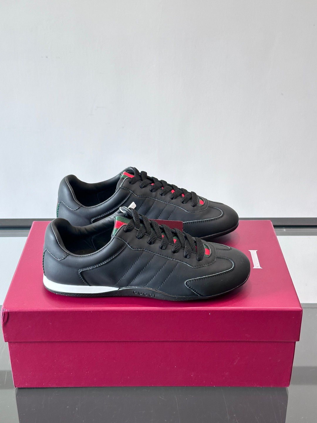 [TOP] GUCCI Sneaker - Black - 711 Luxury