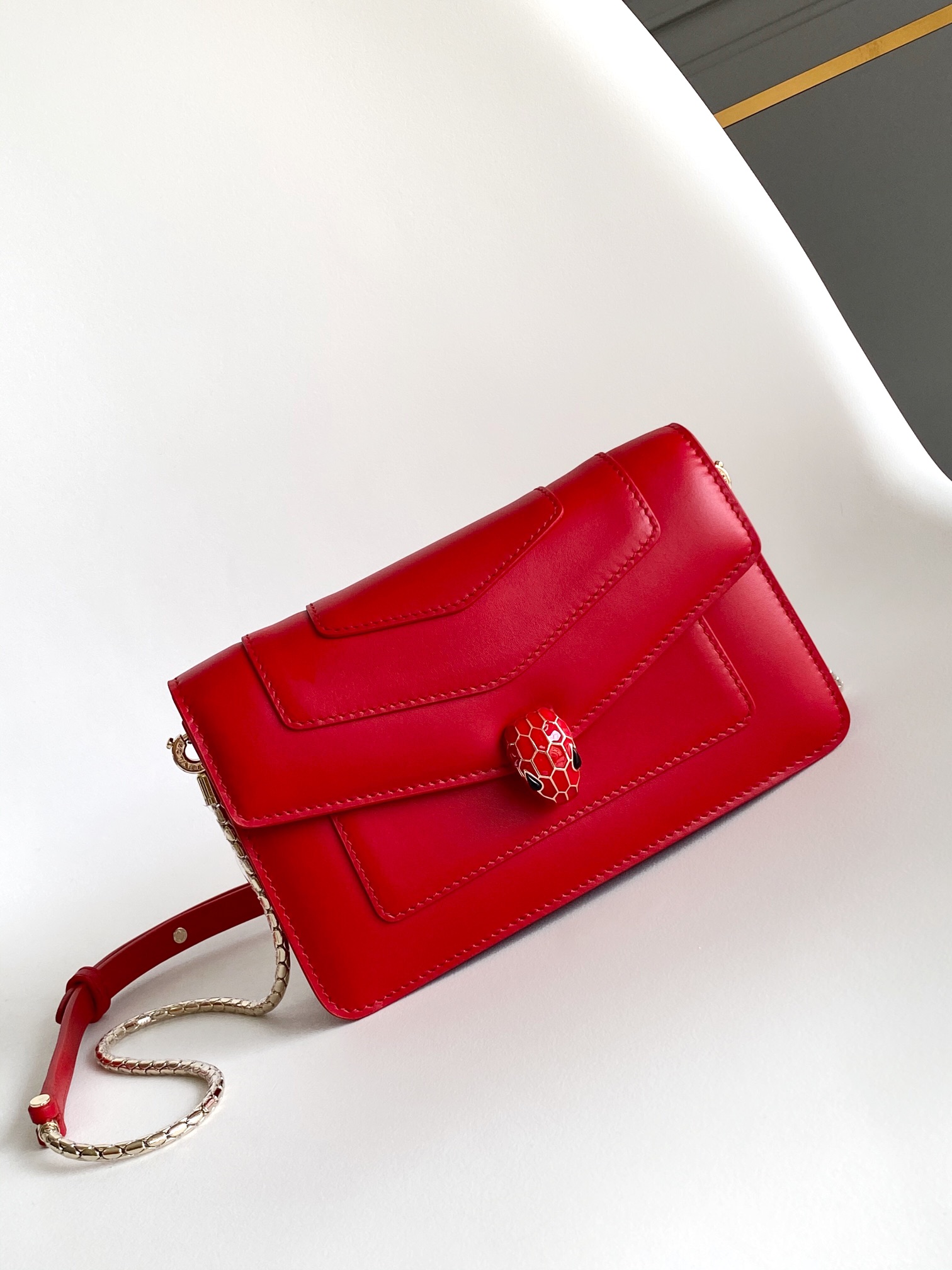 [TOP] BVLGARI Serpenti Forever Bag Calfskin 20x12x4cm - Red