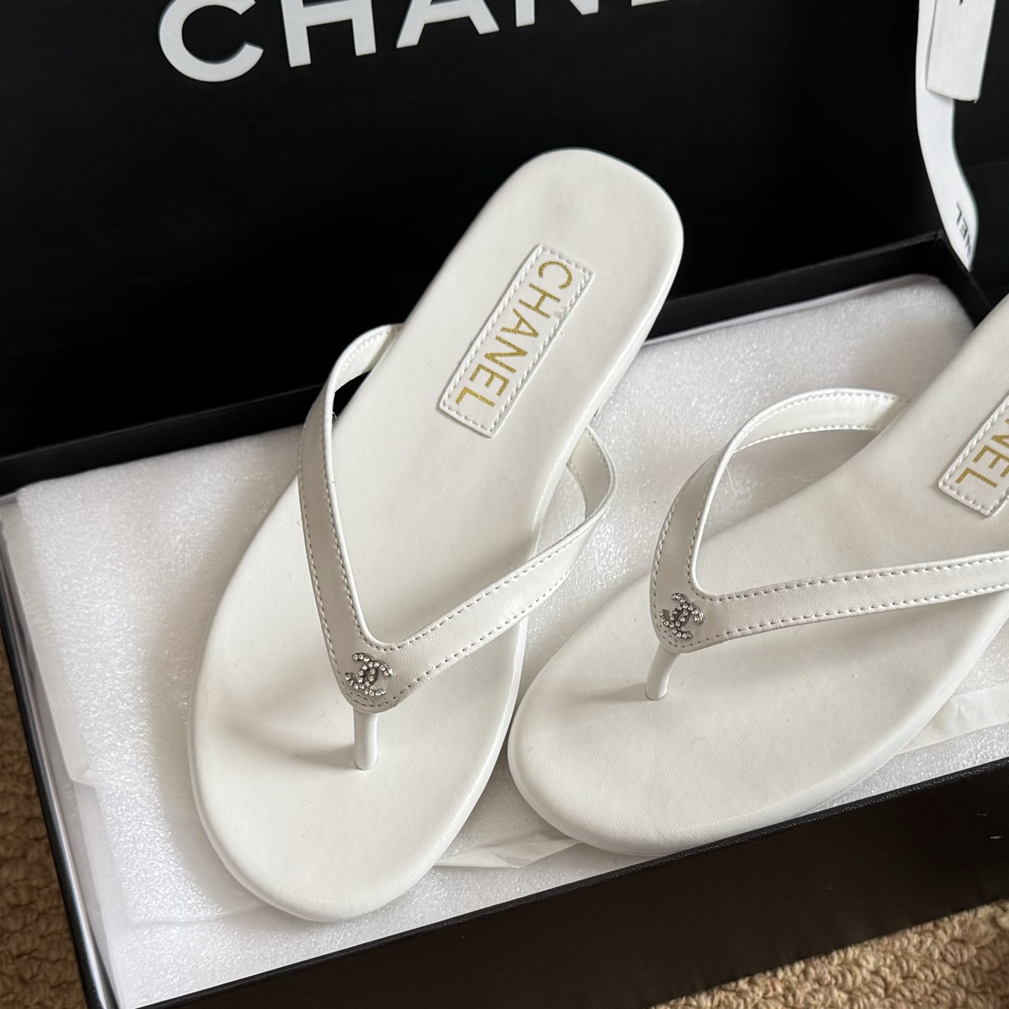 [TOP] CHANEL Slippers - White - 711 Luxury