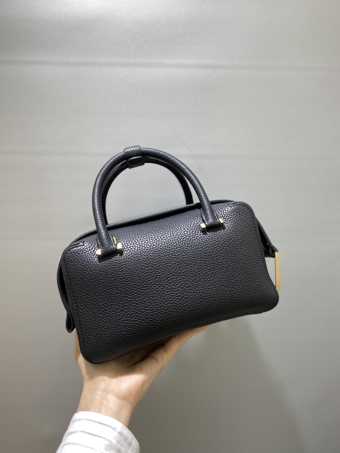 [TOP] Delvaux Cool Box 22cm - Black - 711 Luxury