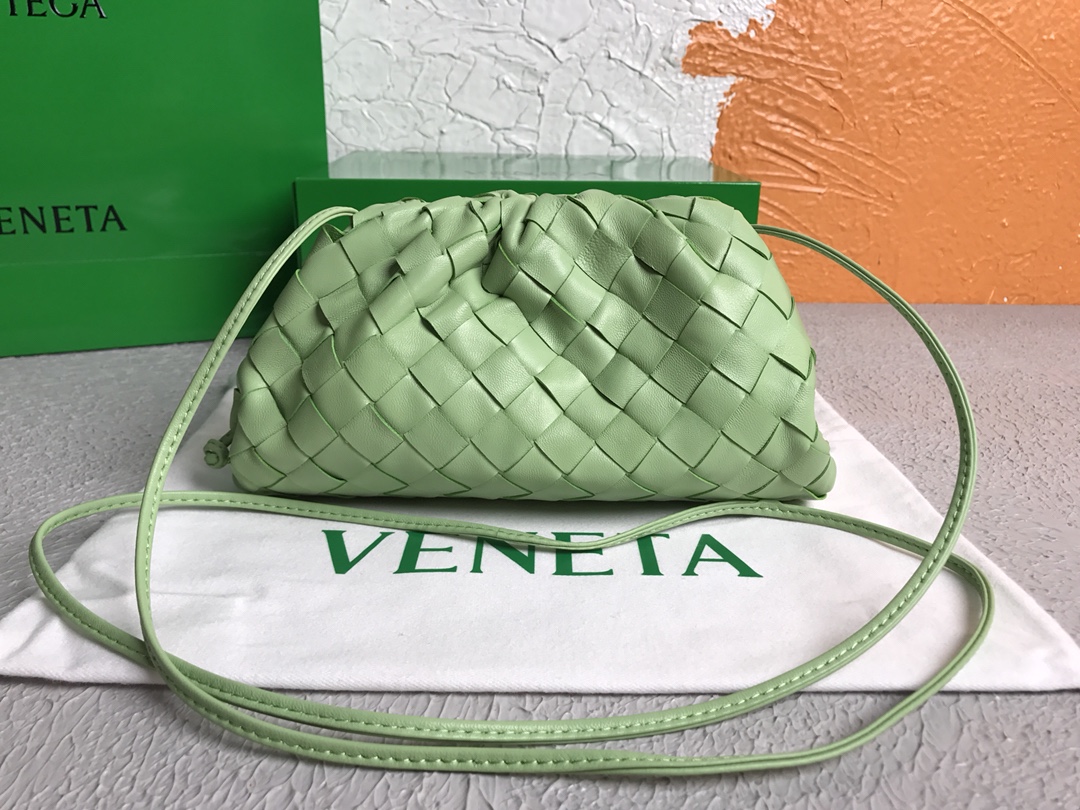 [TOP] Bottega Veneta BV The Pouch Bag 22x13x7cm - Light Green - 711 Luxury