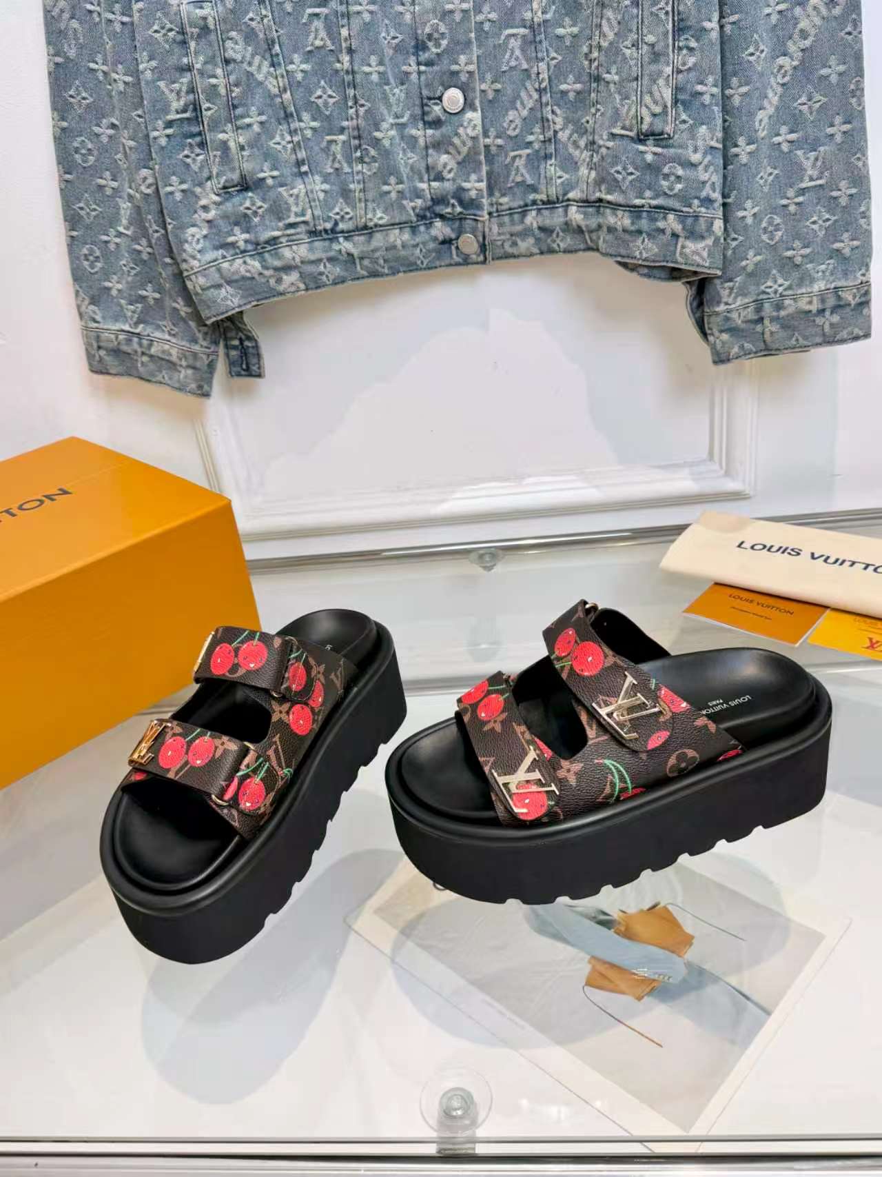 [TOP] Louis Vuitton LV Slippers - Brown - 711 Luxury
