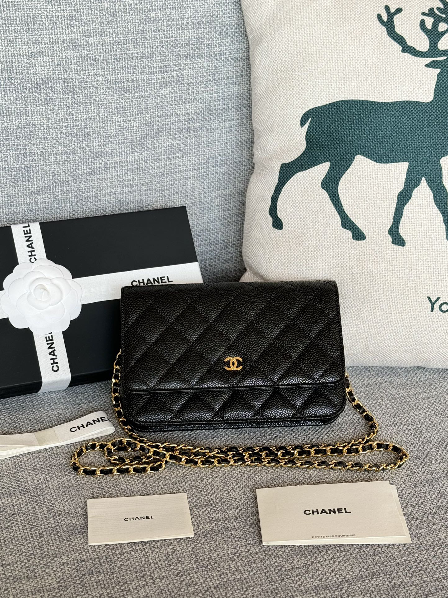 [TOP] CHANEL Woc Bag Cowhide 19x12x3cm - Black & GHW - 711 Luxury
