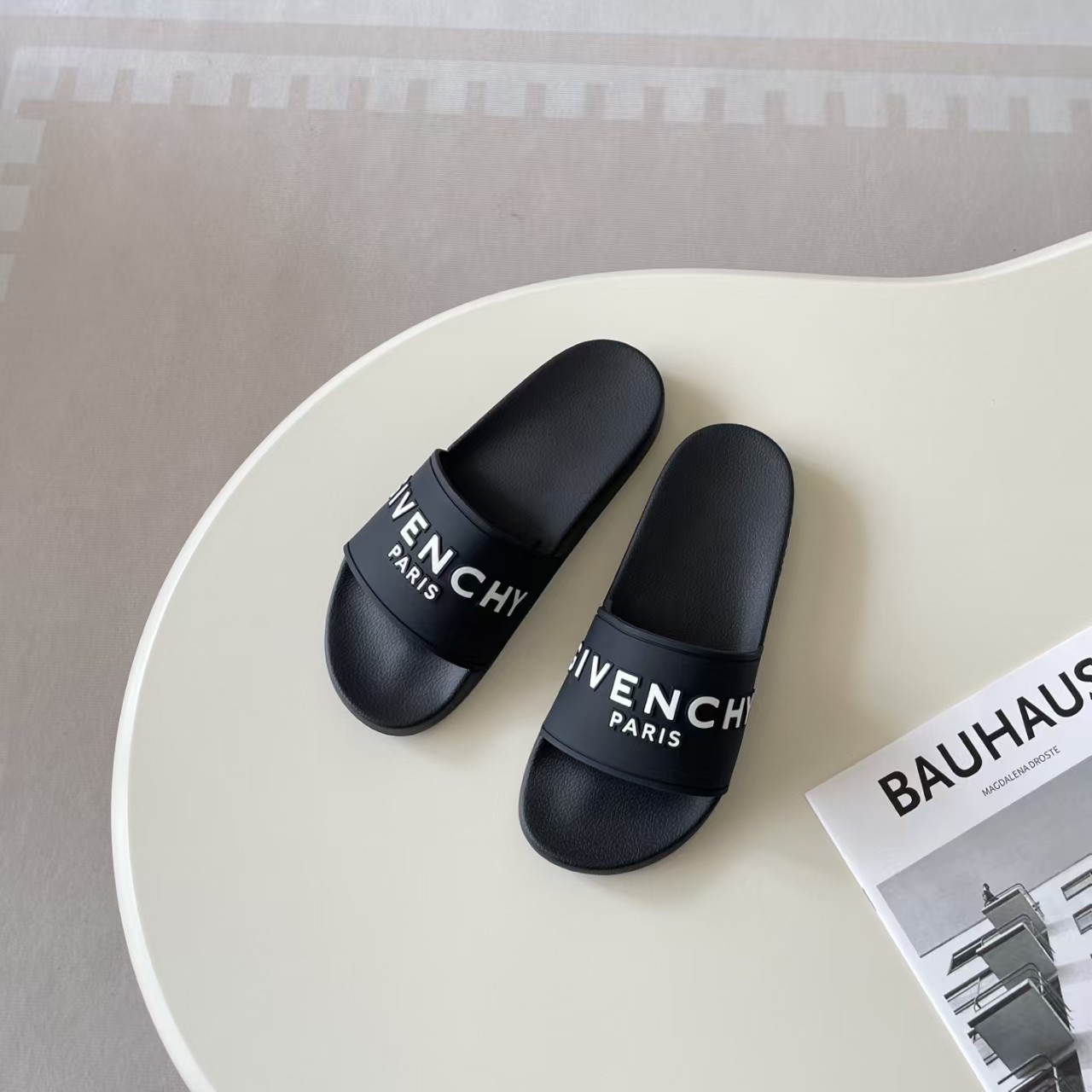 [TOP] GIVENCHY Men's Slippers - Black - 711 Luxury