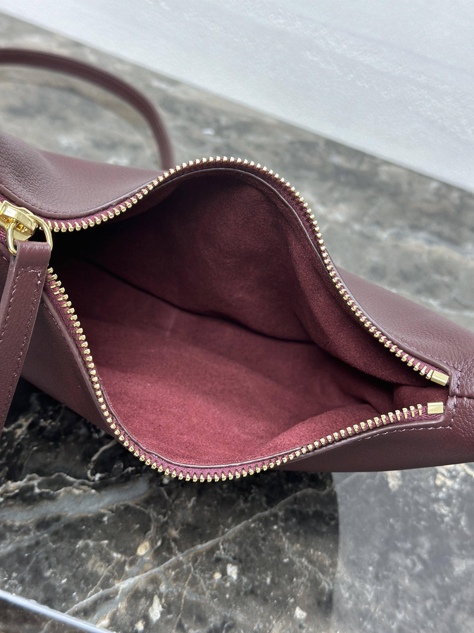 [TOP] CELINE Teen Lulu Bag Calfskin 21x24x5cm - Dark Red