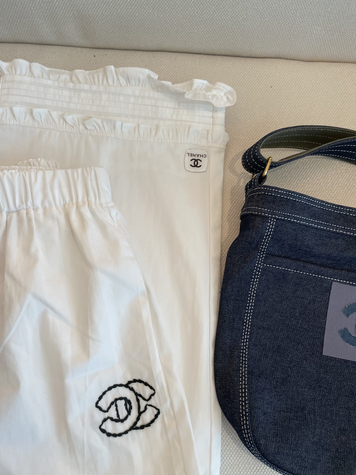 [TOP] CHANEL Pants - White