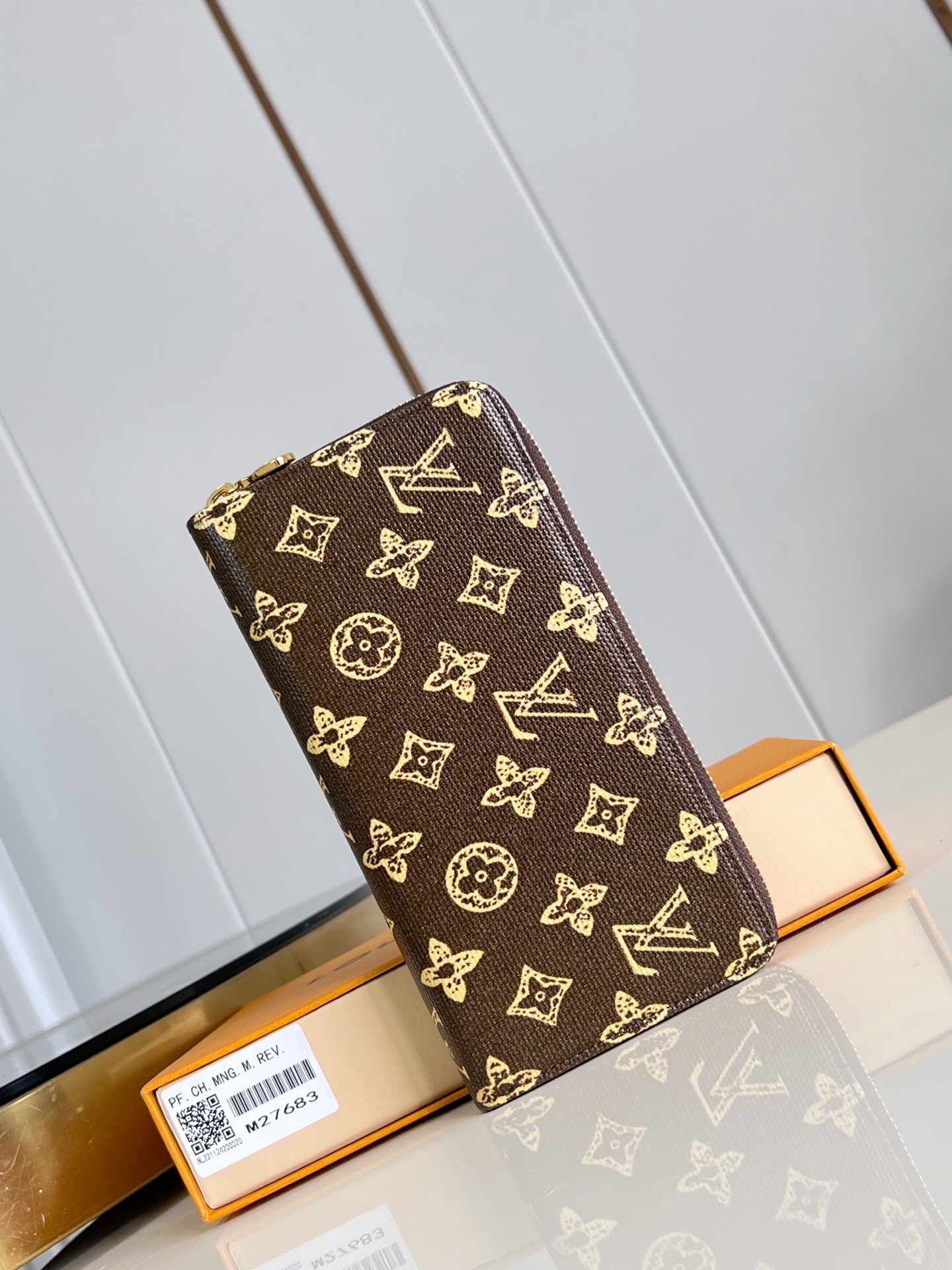 Louis Vuitton Wallet LOUIS VUITTON Zippy Wallet Monogram Canvas Wallets M27683 View 2 | Nigo Office