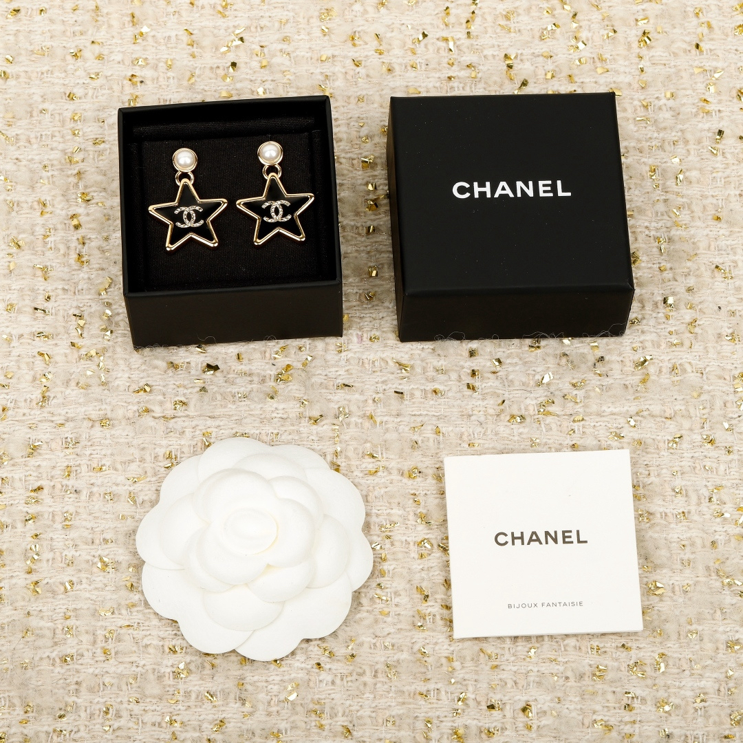 [TOP] CHANEL Earrings - Gold