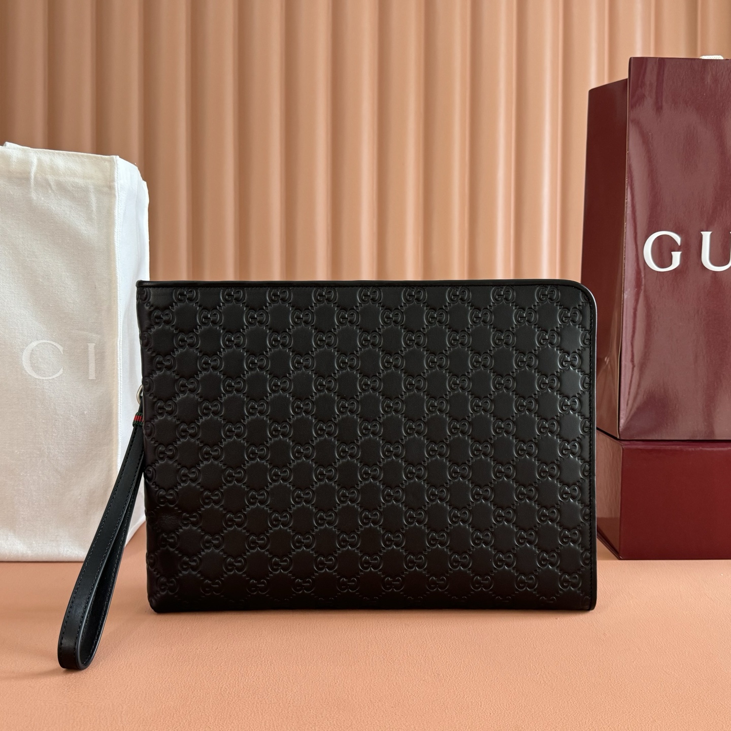 [TOP] GUCCI GG Emblem Bag 30 x 22 x 2.5 cm - Black - 711 Luxury