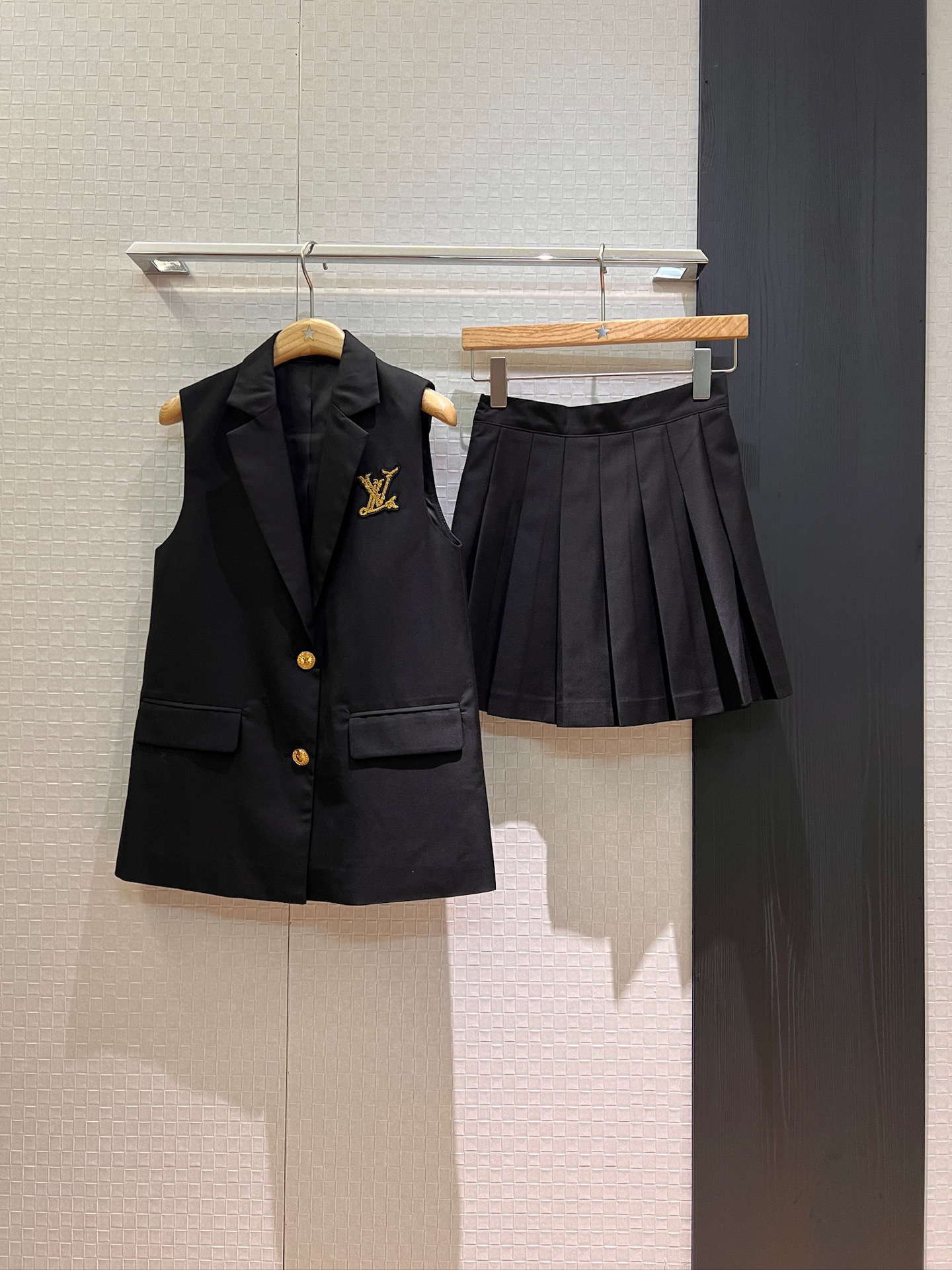 [TOP] Louis Vuitton LV Vest + Skirt Set - 2 Color