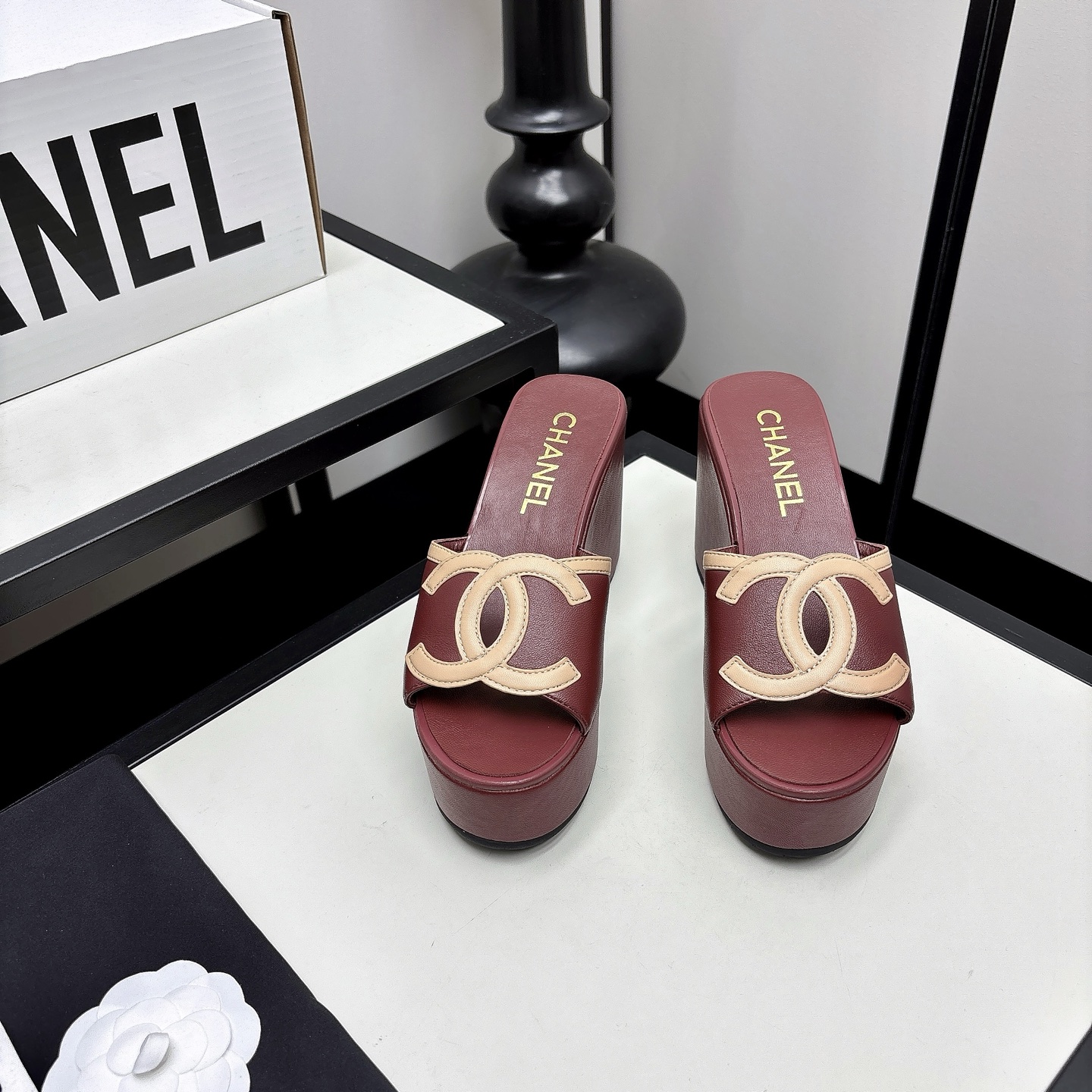 [TOP] CHANEL Slippers - Dark Red - 711 Luxury