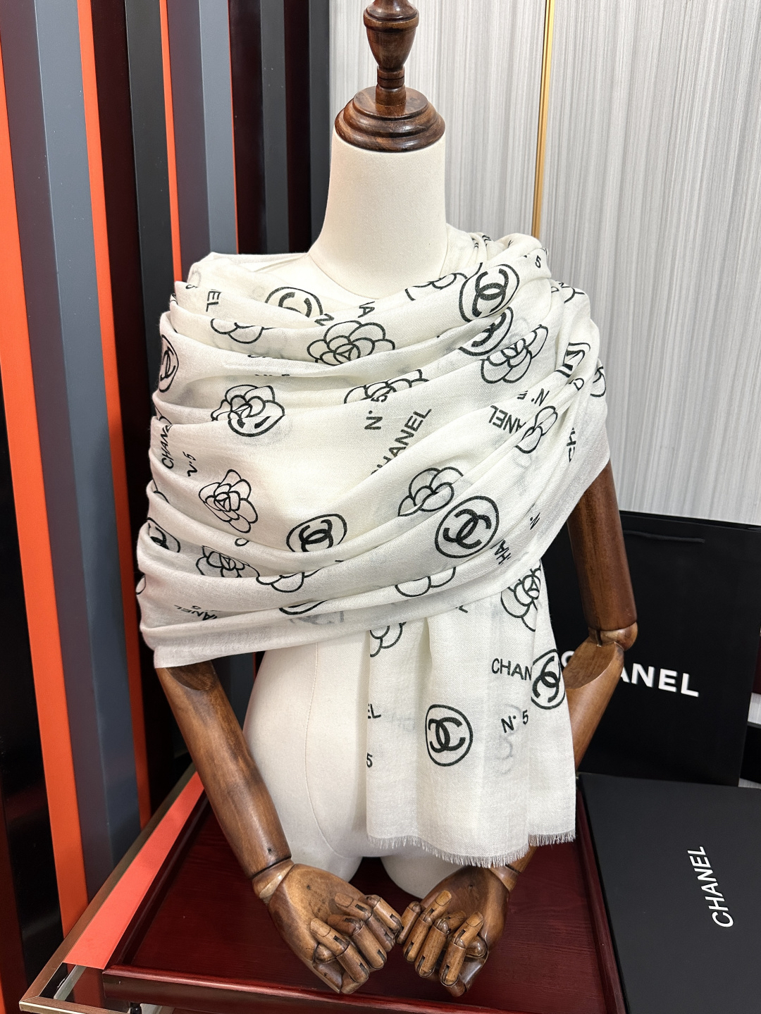 [TOP] CHANEL CC Scarf 100x200cm - White - 711 Luxury