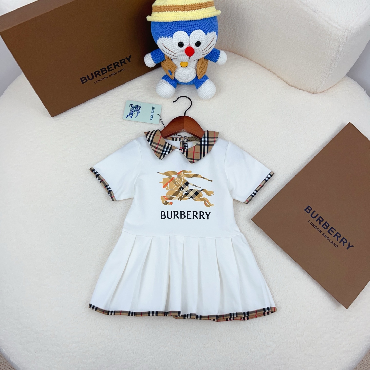 Burberry Girls Boys White Vintage Check Collar Equestrian Print Cotton Short Sleeve Pleated Polo Dress Kids Sibling Outfit Sizes 100-160