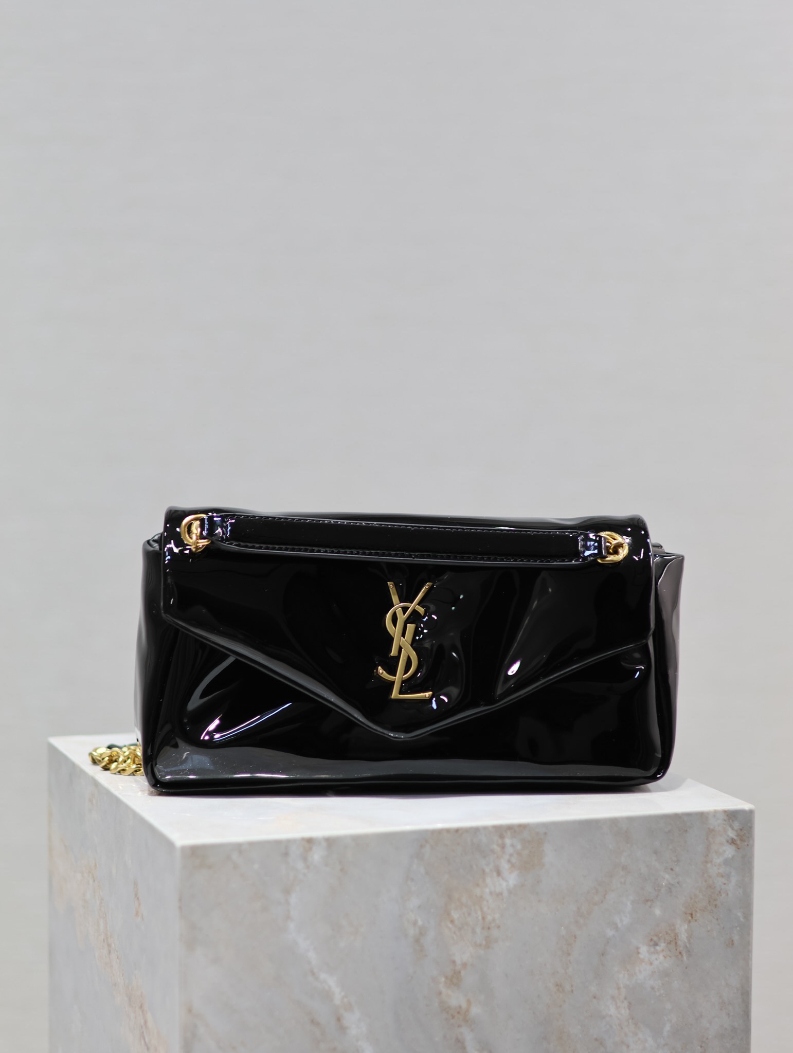 [TOP] Yves Saint Laurent YSL Calypso Patent Leather Chain Bag 26x14x7cm - Black & GHW - 711 Luxury