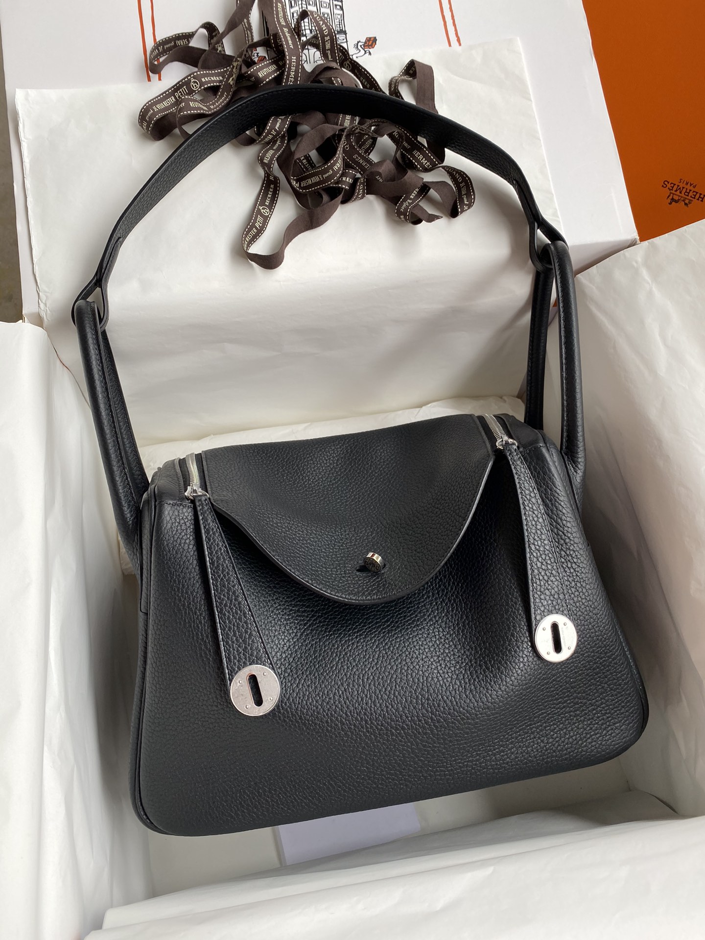 [TOP] HERMES Lindy Taurillon Clemence Leather 30 CM - Black - SHW/GHW - 711 Luxury