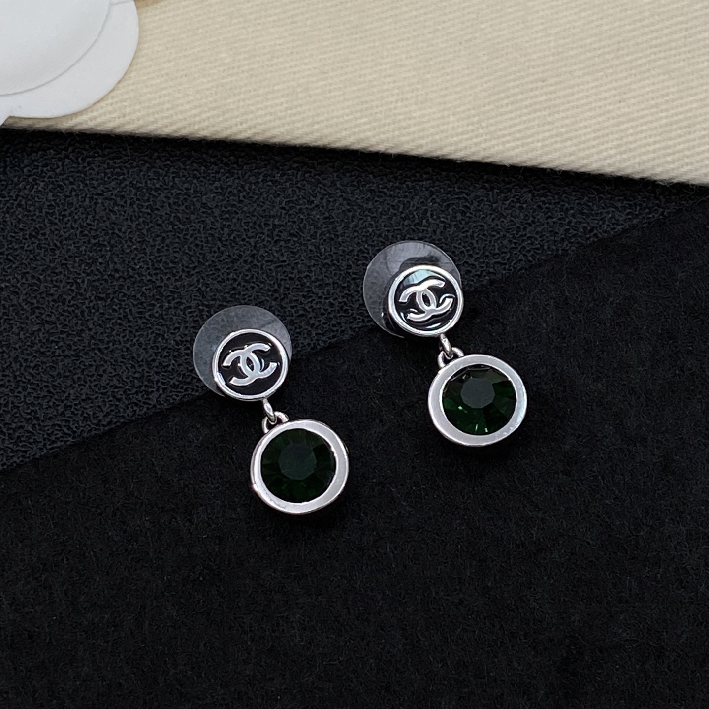 [TOP] CHANEL Earrings - Silver - 711 Luxury