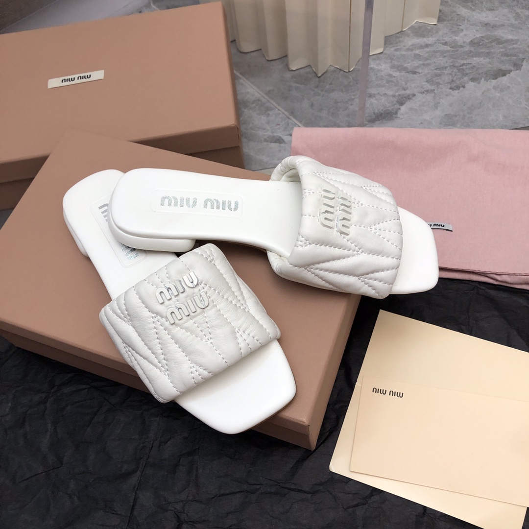 [TOP] Miu Miu Lambskin Slippers - White - 711 Luxury