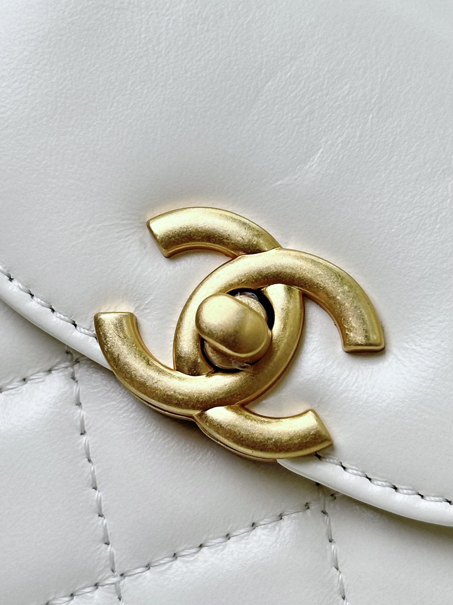 [TOP] CHANEL Kelly Bag Cowhide 13x19x7cm - White - 711 Luxury
