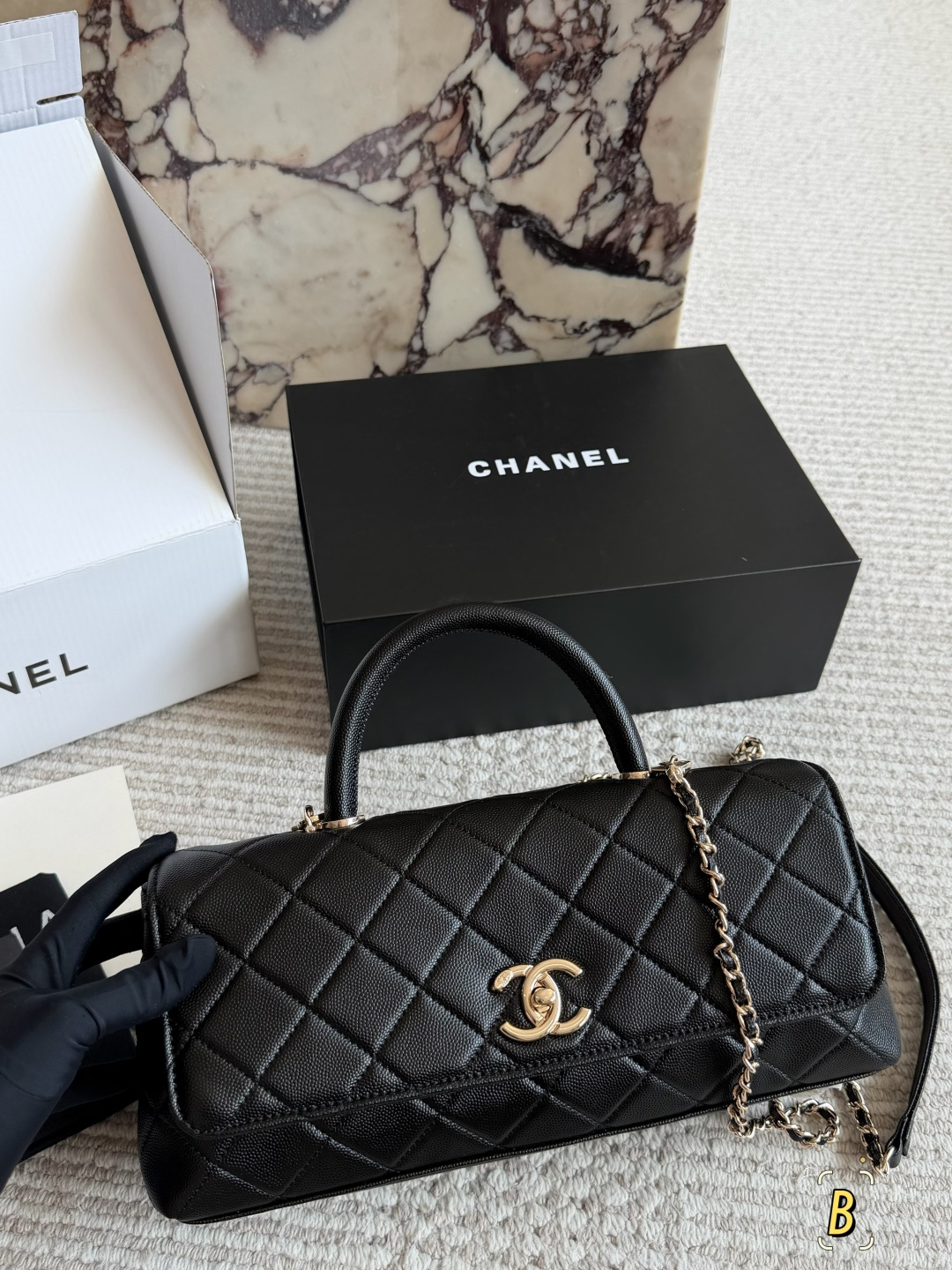 CHANEL Coco Handle Quilted Black Leather Handbag with Gold-Tone Hardware (Replica)