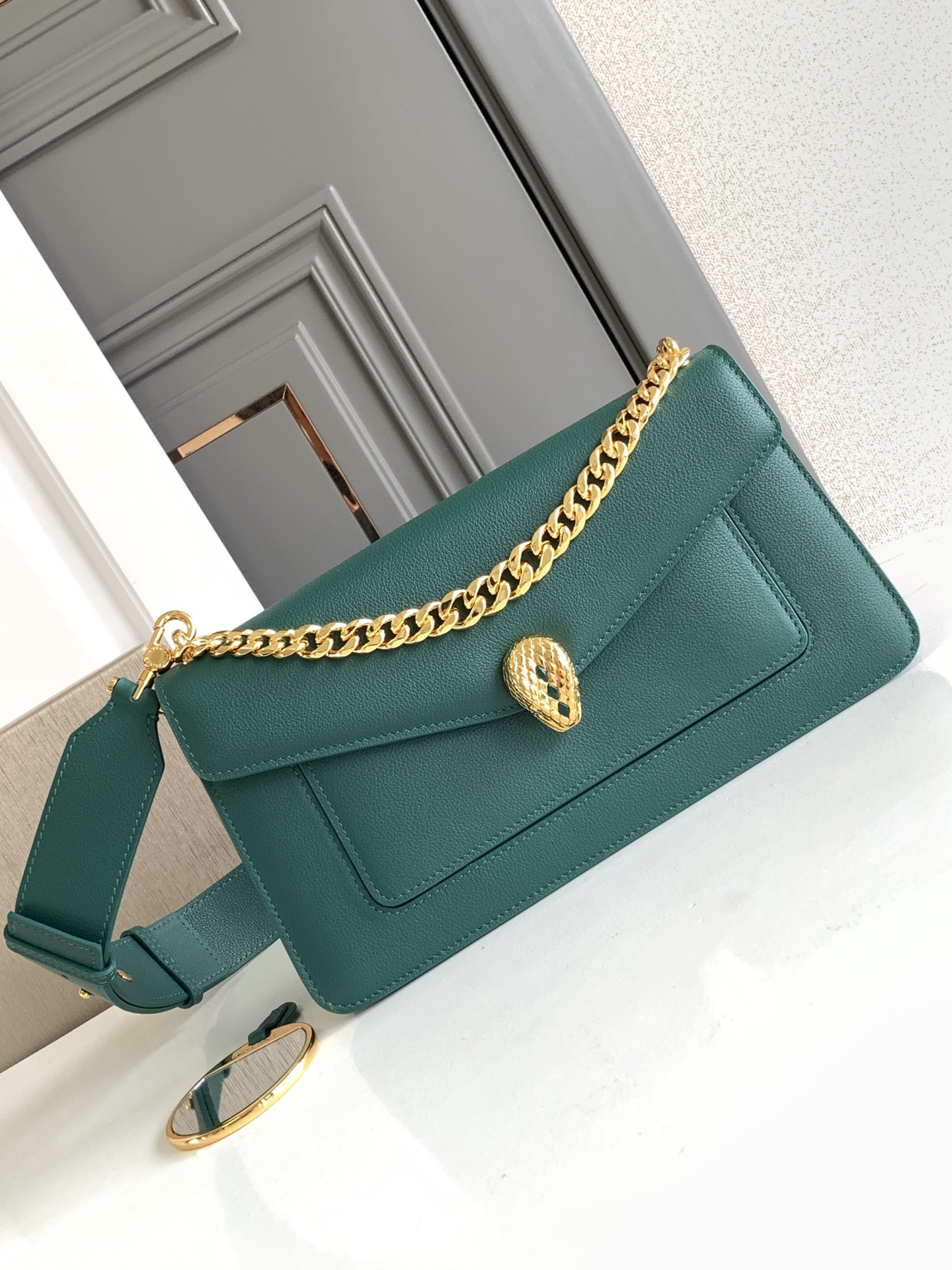[TOP] BVLGARI Serpenti Eeat-Weat Bag Calfskin 28x17x6cm - Green - 711 Luxury