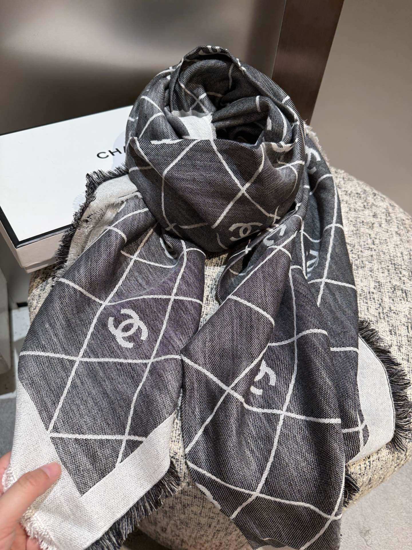[TOP] CHANEL Scarf 140*140cm - Black - 711 Luxury