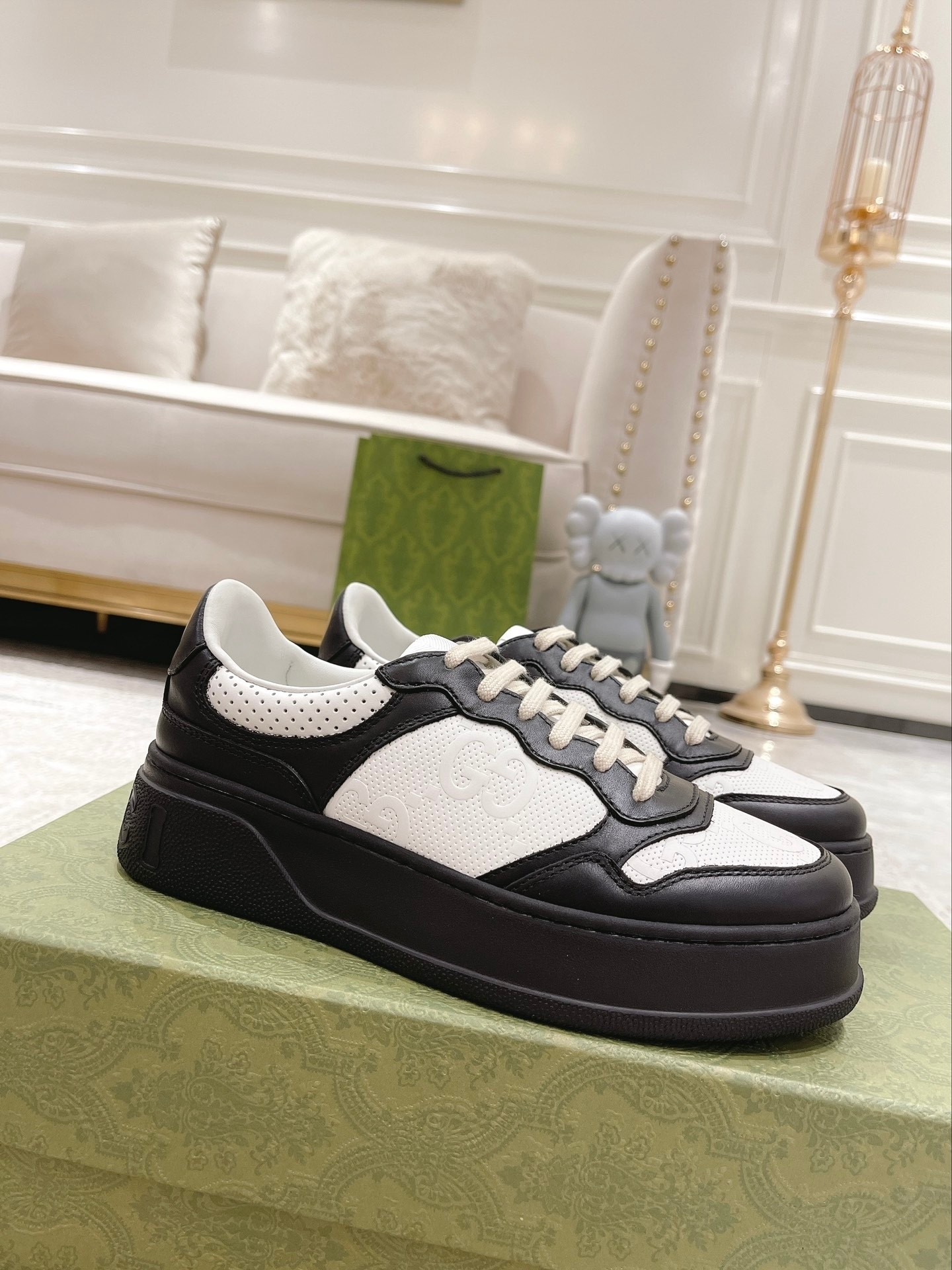 [TOP] GUCCI  Platform Sneakers - Black - 711 Luxury