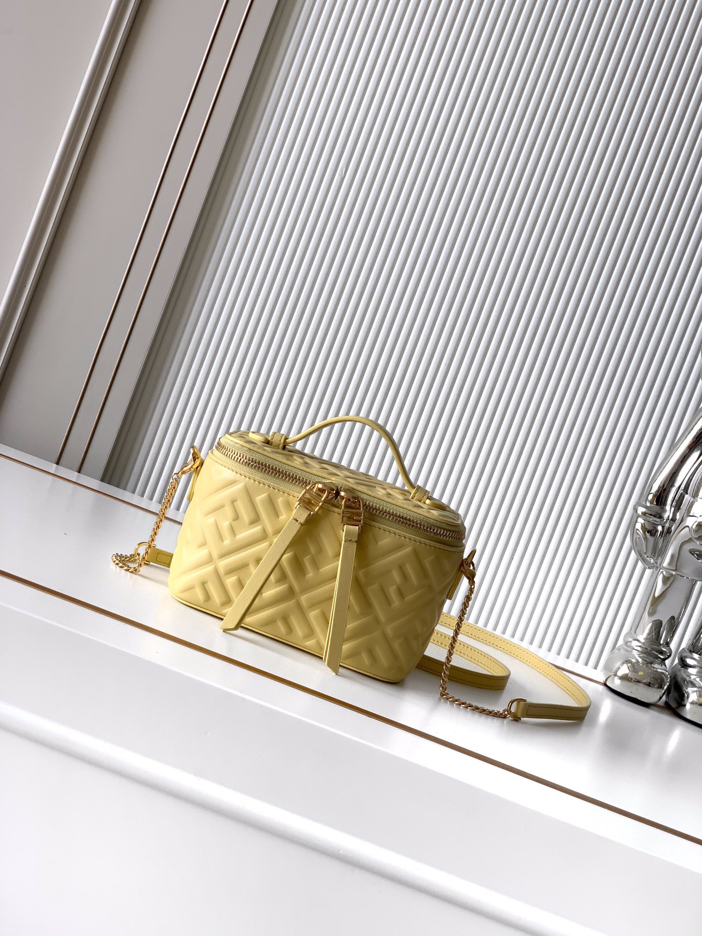 [TOP] FENDI Vanity Bag 16x8x11cm - Yellow & GHW - 711 Luxury