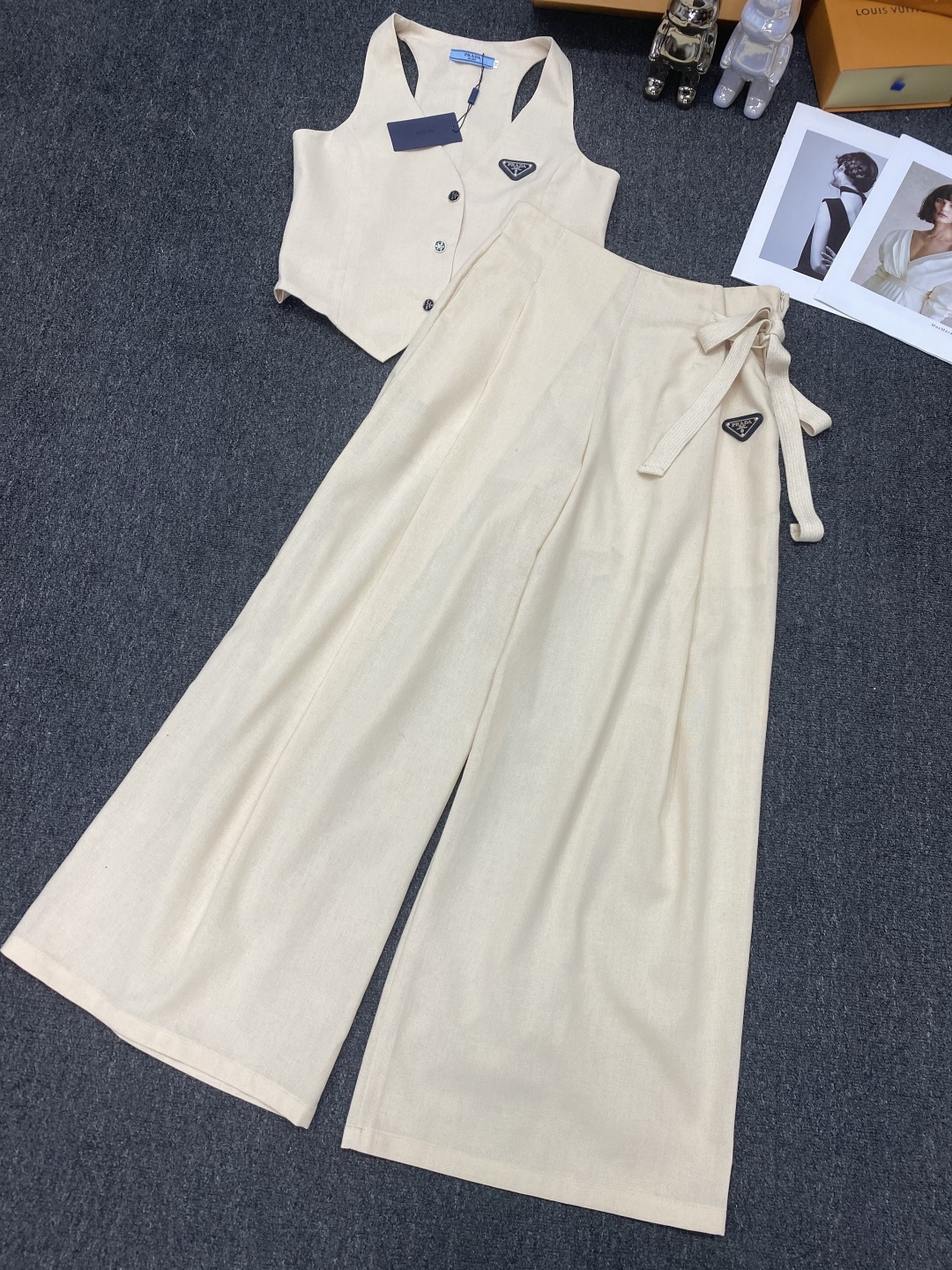 [TOP] PRADA  Suit - Beige