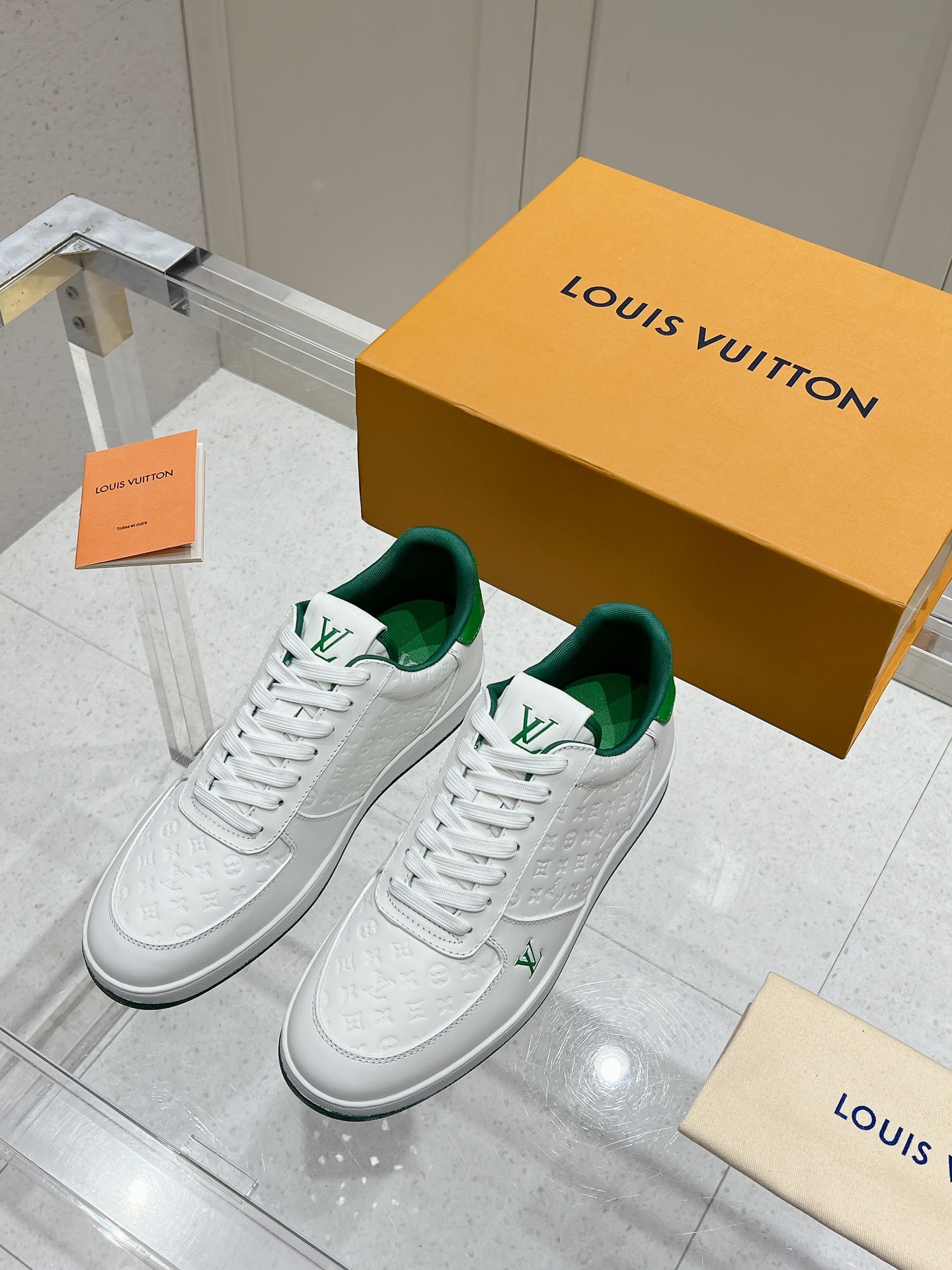 [TOP] Louis Vuitton LV Men's Casual Shoes - White and Green - 711 Luxury