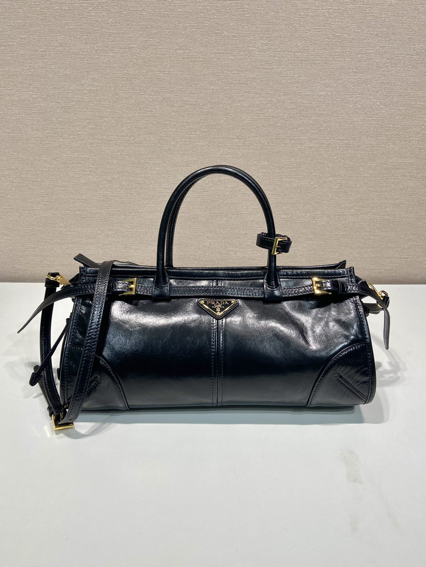 [TOP] PRADA lussolf Bag Wax Leather 32x15.5x12cm - Black & GHW