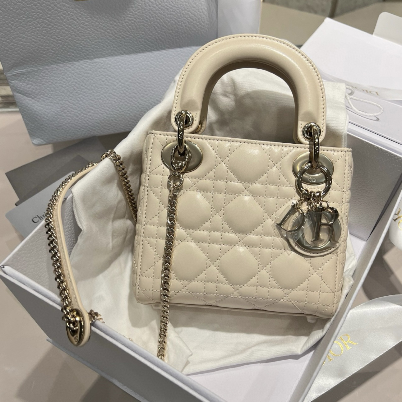 [TOP] Christian Dior Lady Dior Bag Lambskin 17x15x7cm - Beige