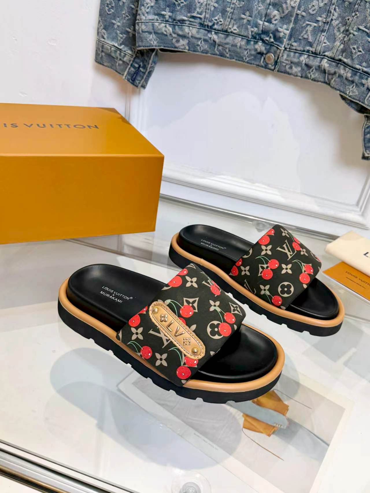[TOP] Louis Vuitton LV Slippers - Black - 711 Luxury