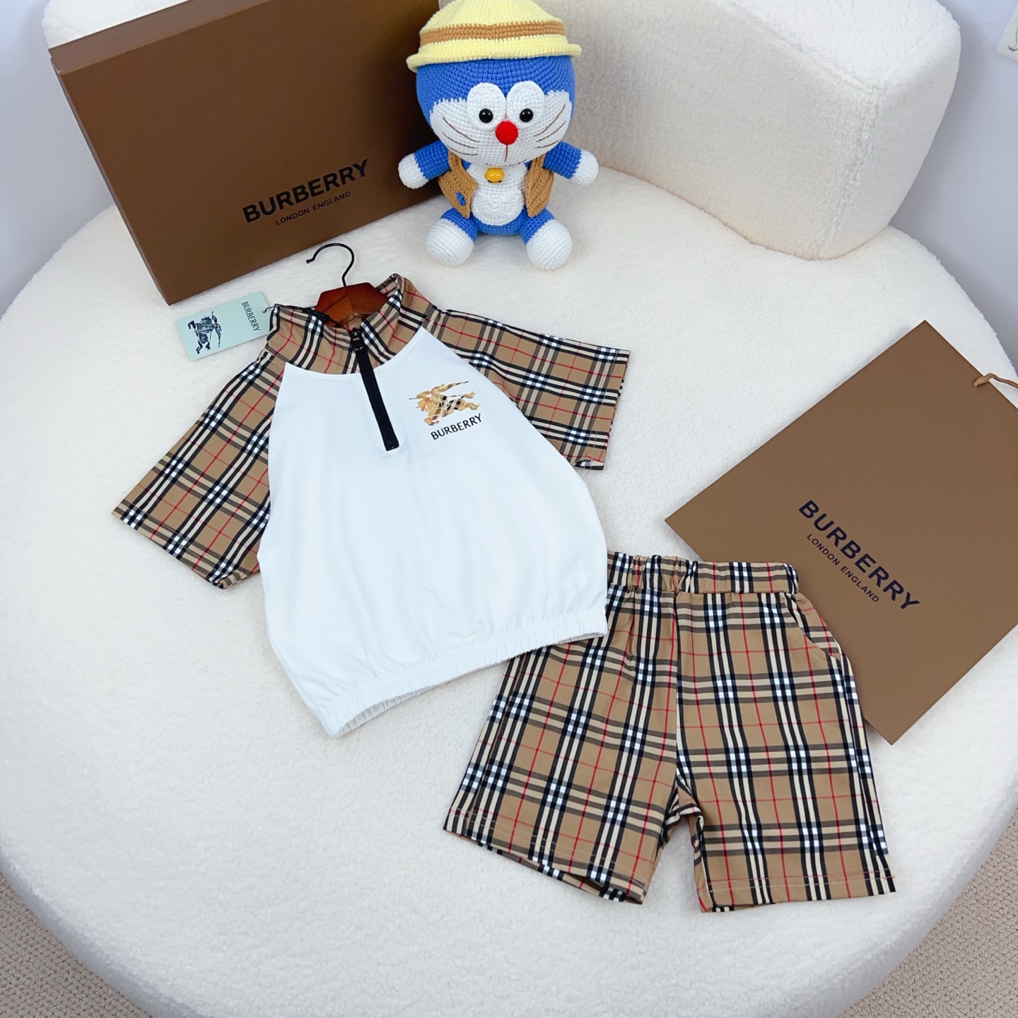 Burberry Unisex Kids White Spliced Vintage Check Half Zip Top & Matching Plaid Shorts 2 Piece Cotton Sibling Set Boys Girls Sizes 100-160