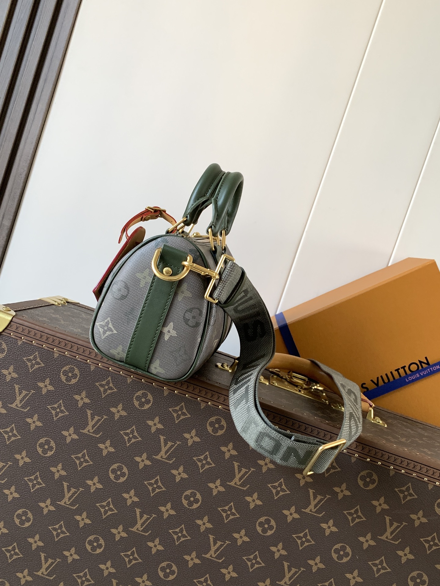 [TOP] Louis Vuitton LV Keepall Bandoulière 25 Bag Monogram Surplus 15 x 11 x 25cm - Army Green