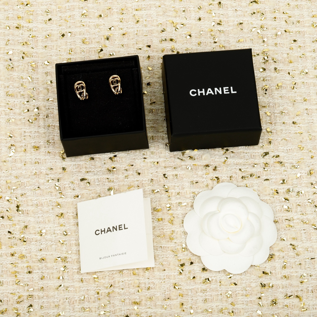 [TOP] CHANEL Earrings - Gold