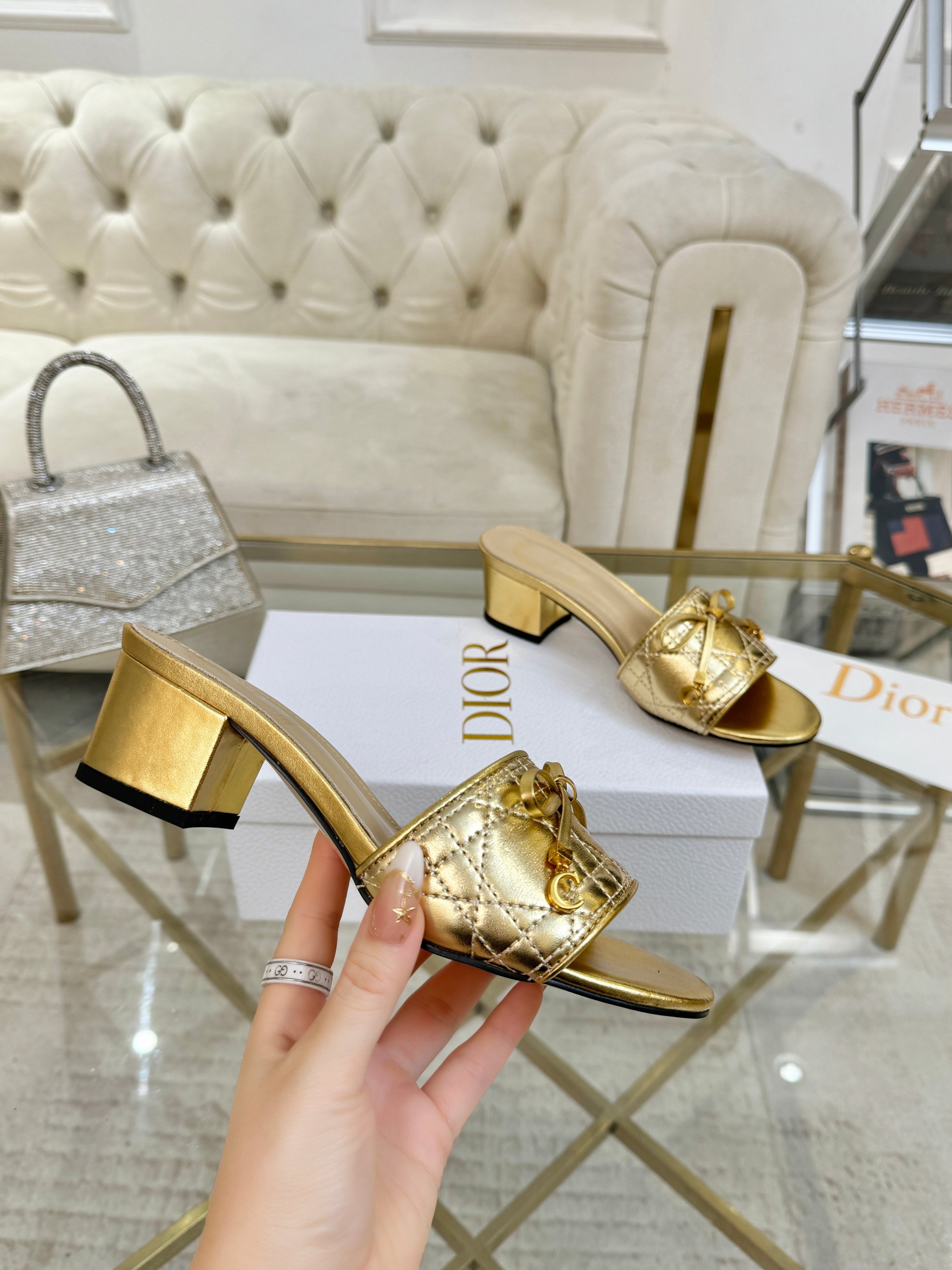 [TOP] Christian Dior Slippers - Gold - 711 Luxury