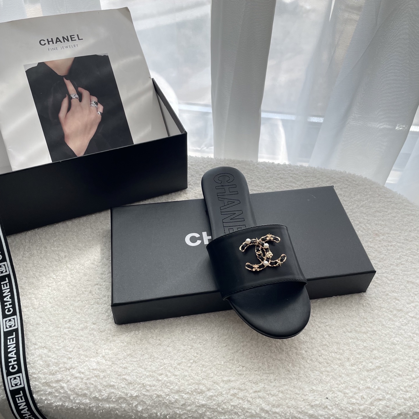 [TOP] CHANEL Flat Sandals - Black