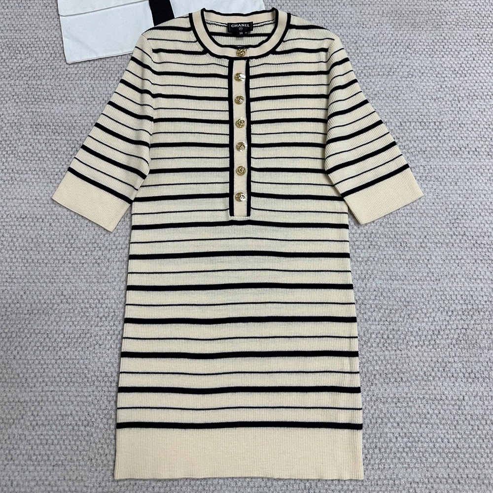 CHANEL Top-quality Version Pullover Top Cashmere and Silk Cream and Black #395271